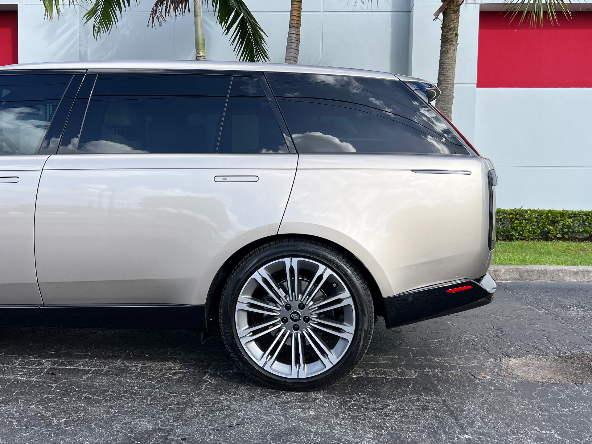Used-2024-Land-Rover-Range-Rover-P400-SE-LWB