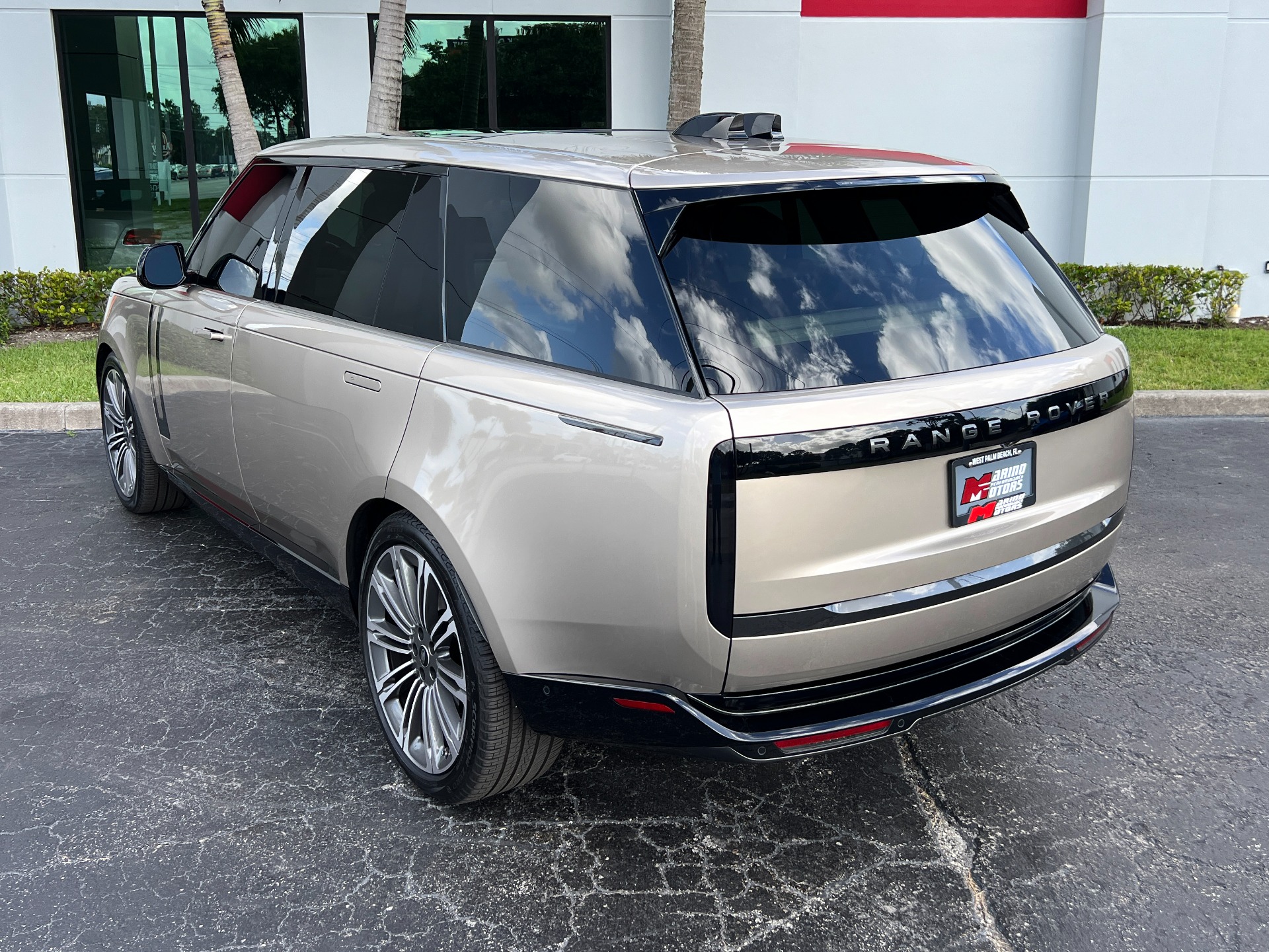 Used-2024-Land-Rover-Range-Rover-P400-SE-LWB