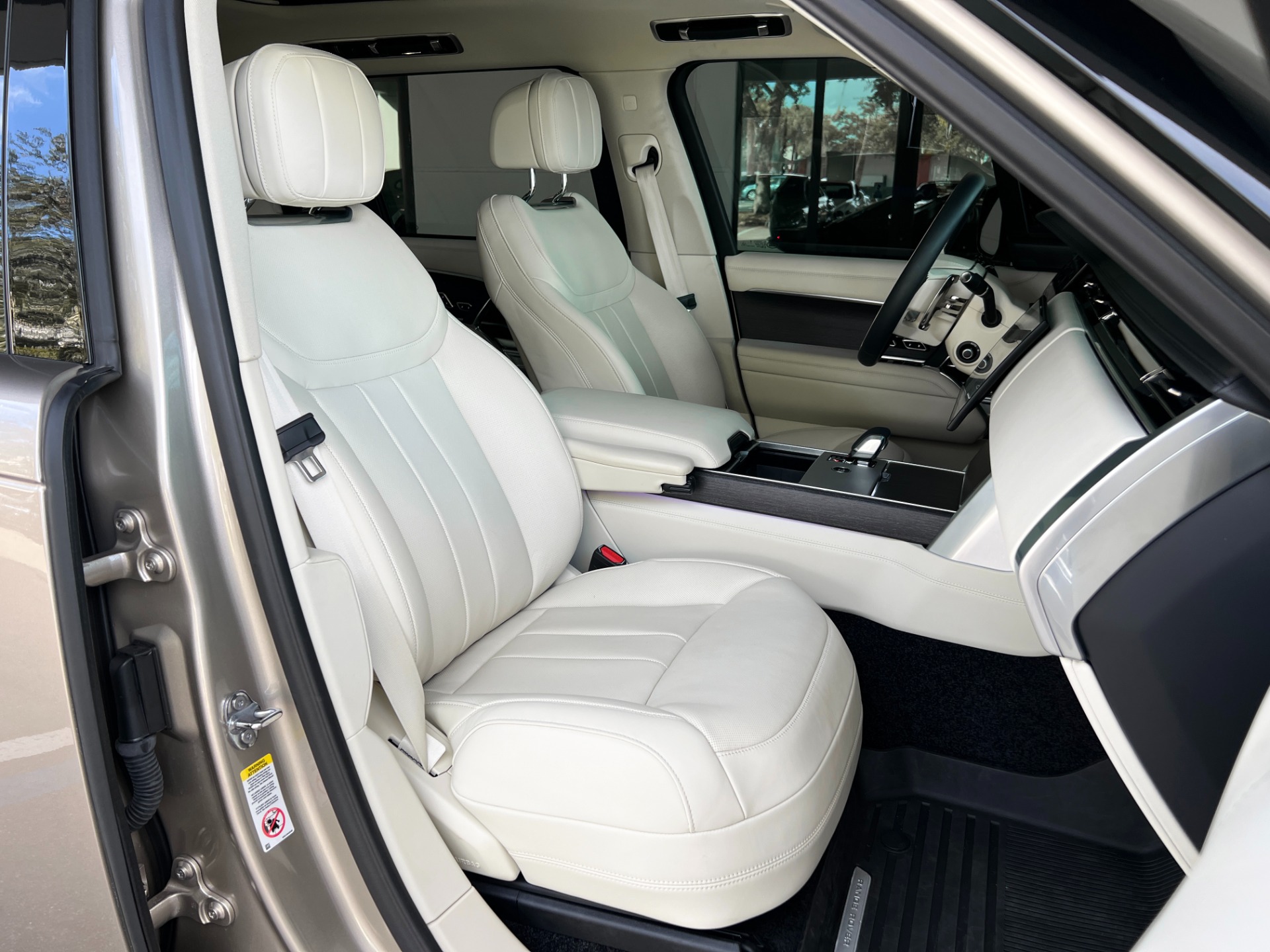 Used-2024-Land-Rover-Range-Rover-P400-SE-LWB