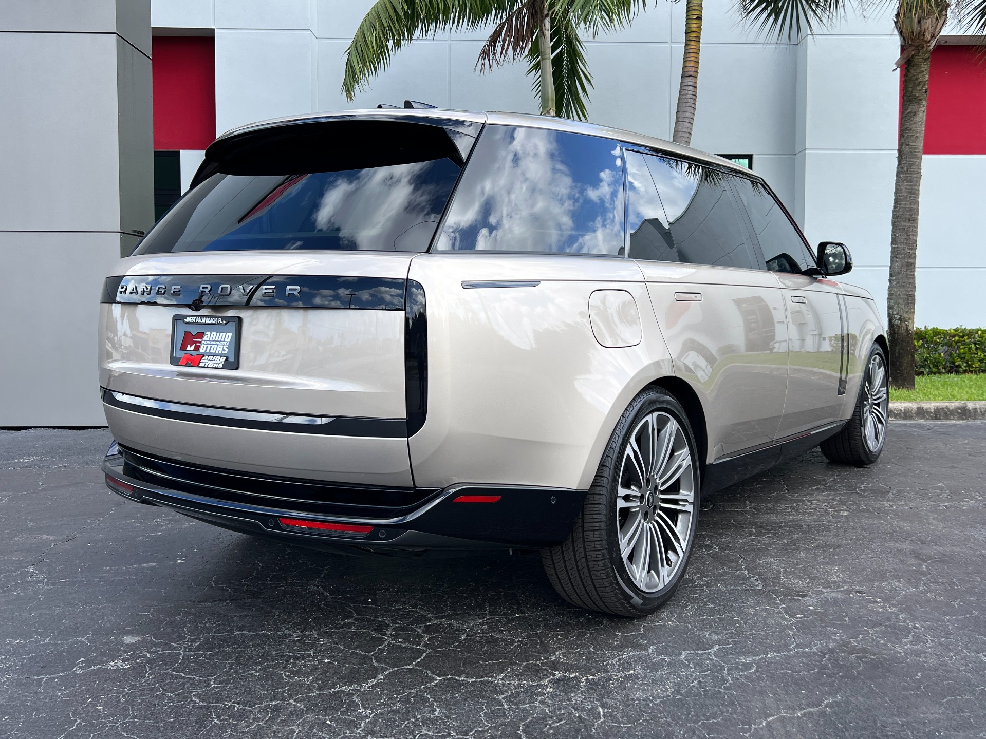 Used-2024-Land-Rover-Range-Rover-P400-SE-LWB