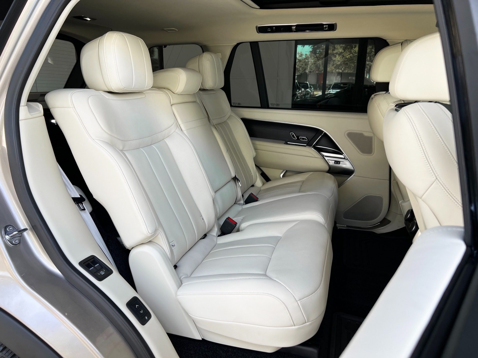 Used-2024-Land-Rover-Range-Rover-P400-SE-LWB