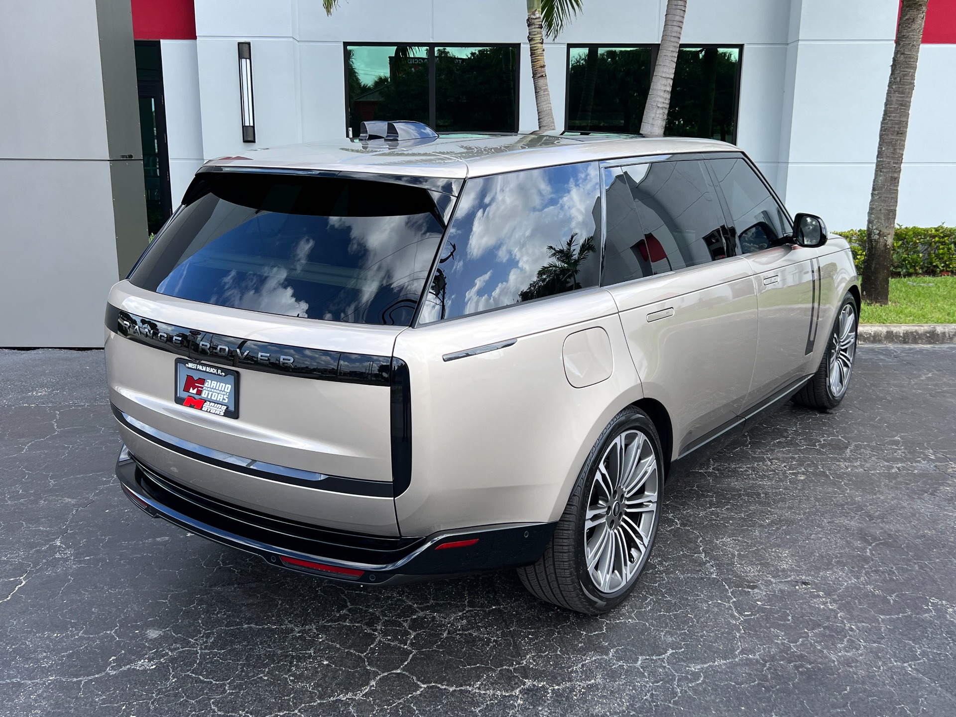 Used-2024-Land-Rover-Range-Rover-P400-SE-LWB