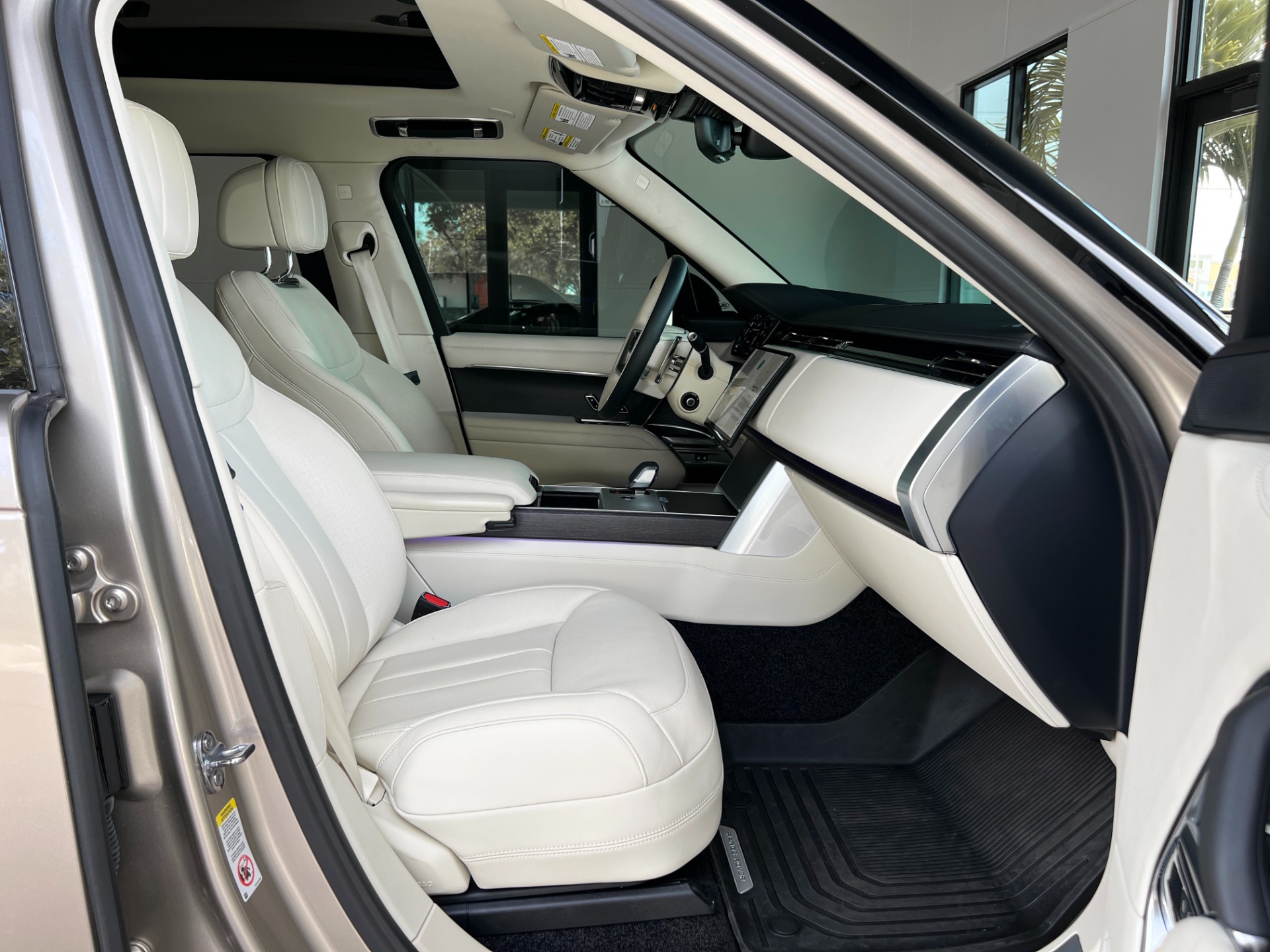 Used-2024-Land-Rover-Range-Rover-P400-SE-LWB