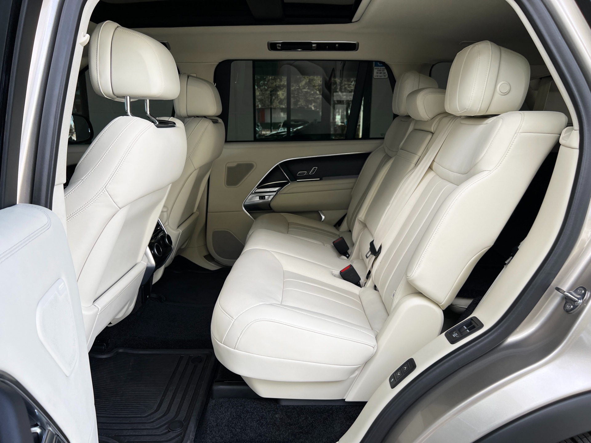 Used-2024-Land-Rover-Range-Rover-P400-SE-LWB
