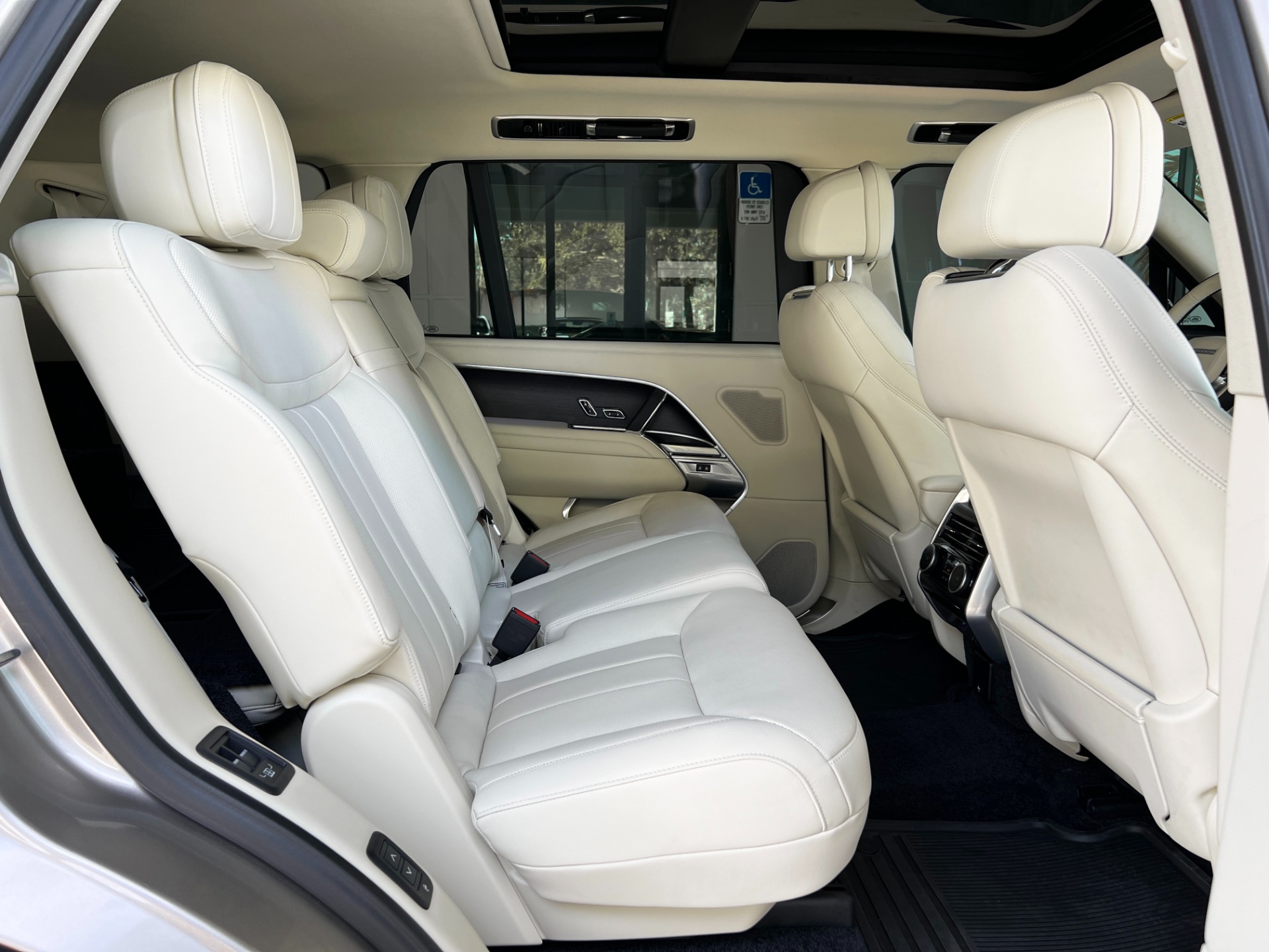 Used-2024-Land-Rover-Range-Rover-P400-SE-LWB