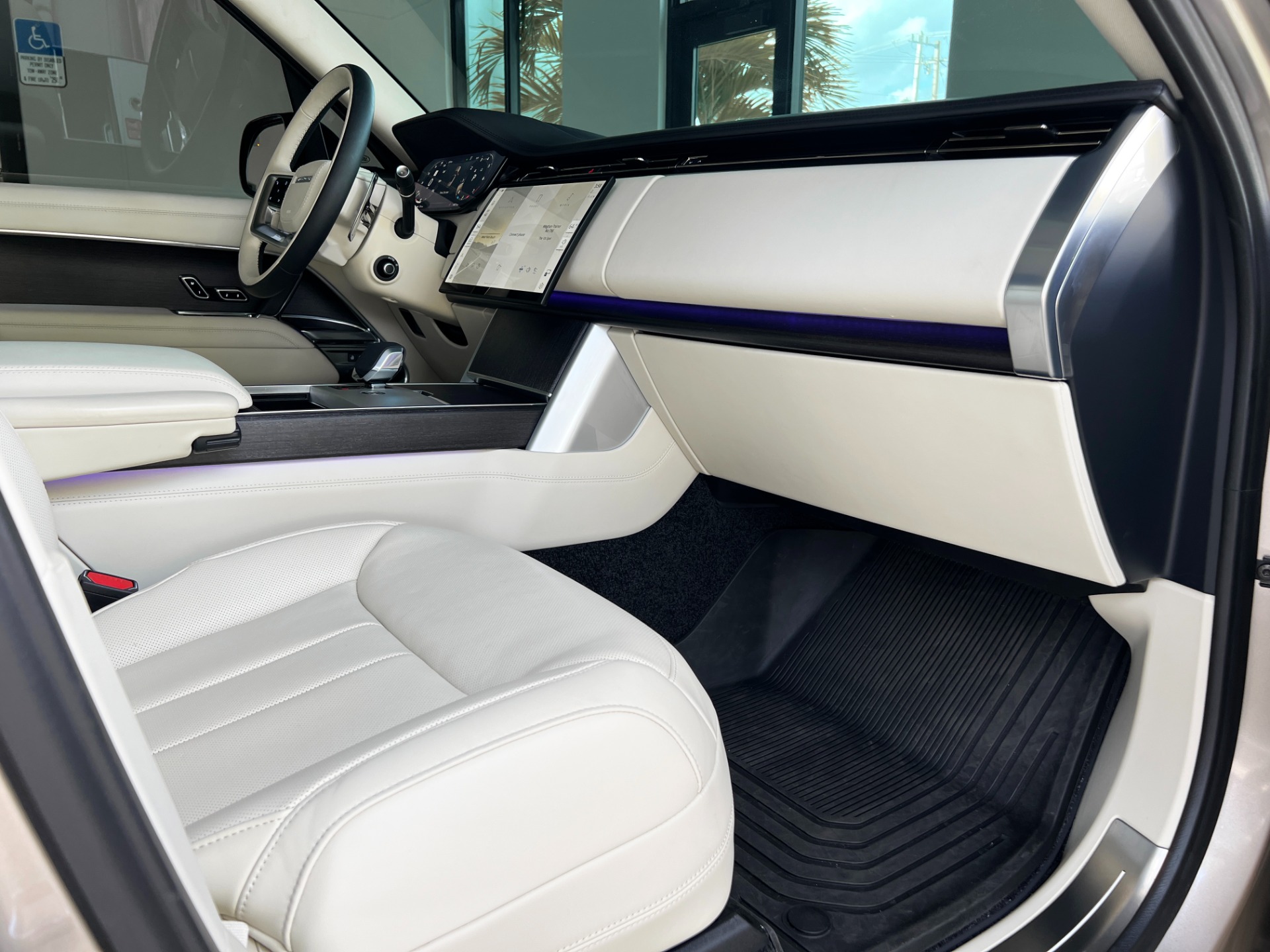 Used-2024-Land-Rover-Range-Rover-P400-SE-LWB