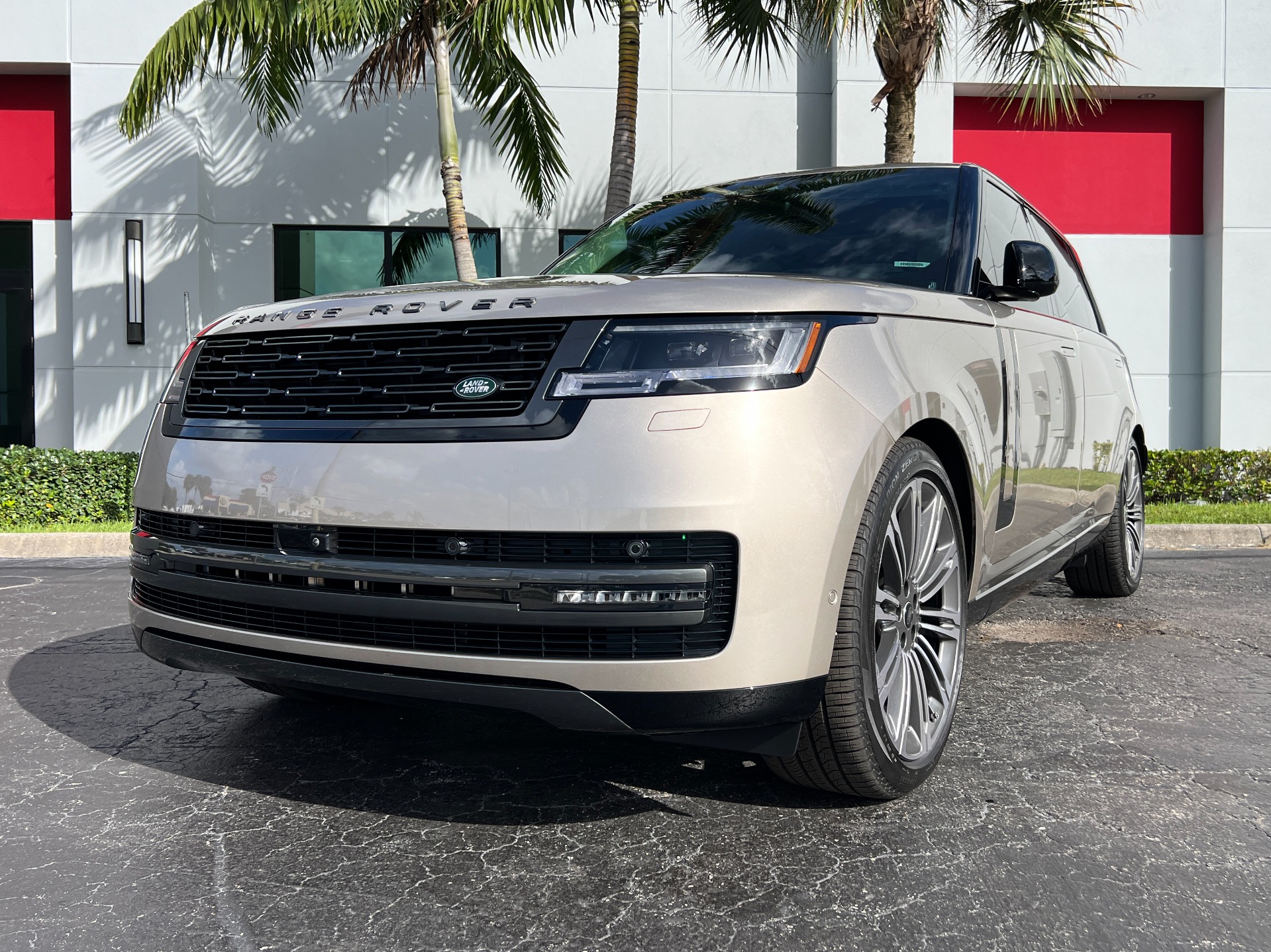 Used-2024-Land-Rover-Range-Rover-P400-SE-LWB