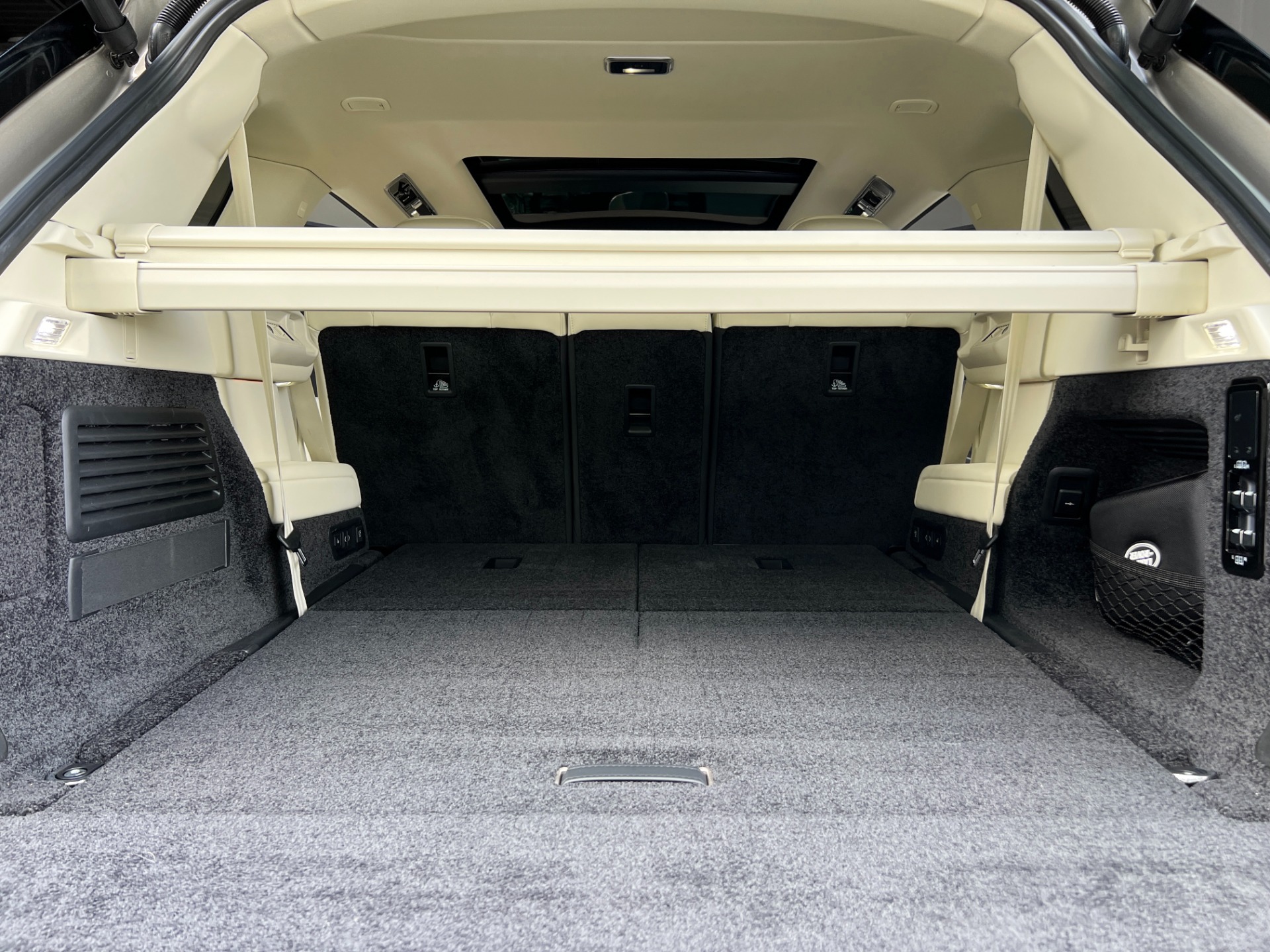 Used-2024-Land-Rover-Range-Rover-P400-SE-LWB