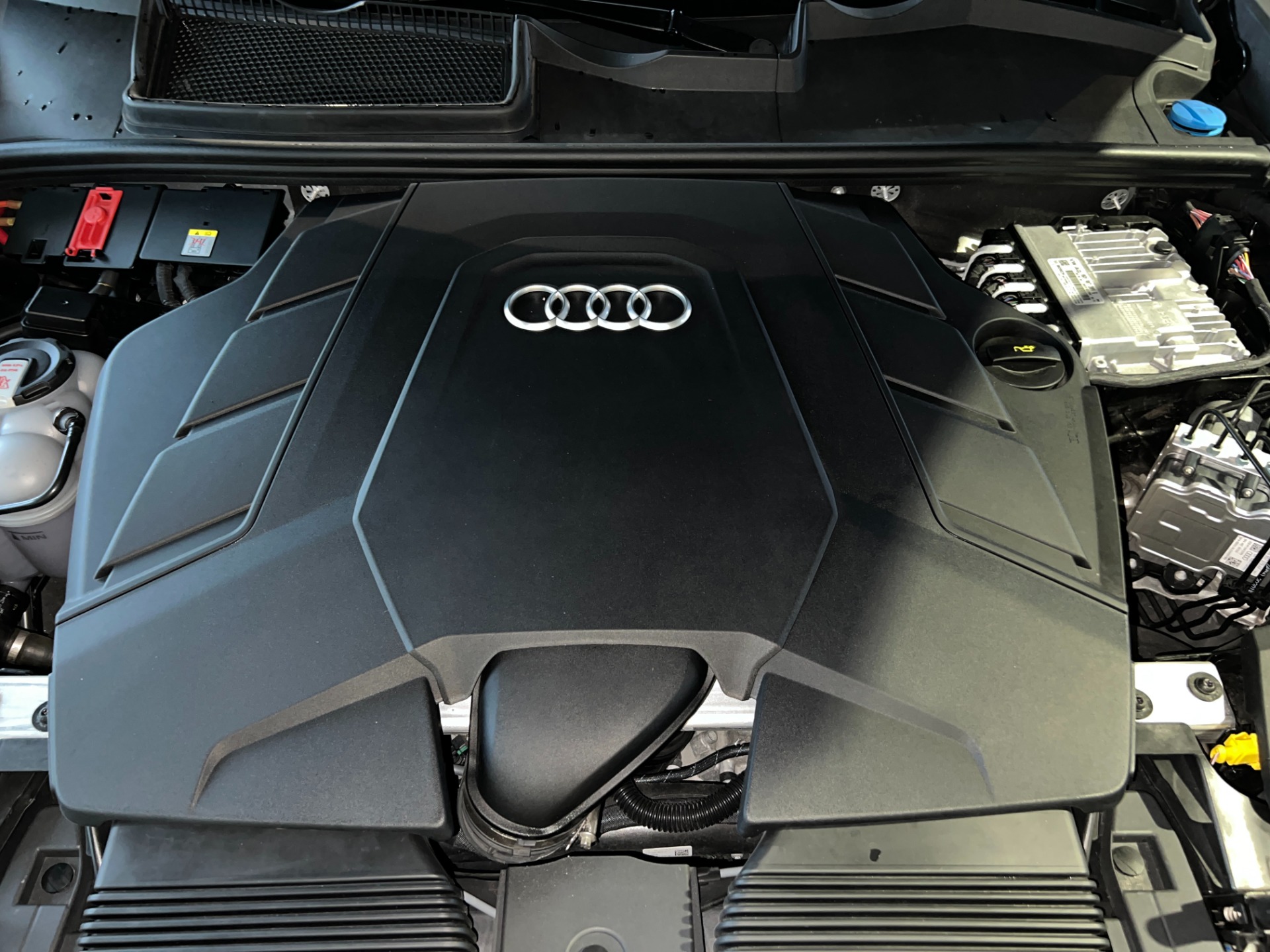 Used-2023-Audi-Q8-quattro-Prestige-55-TFSI