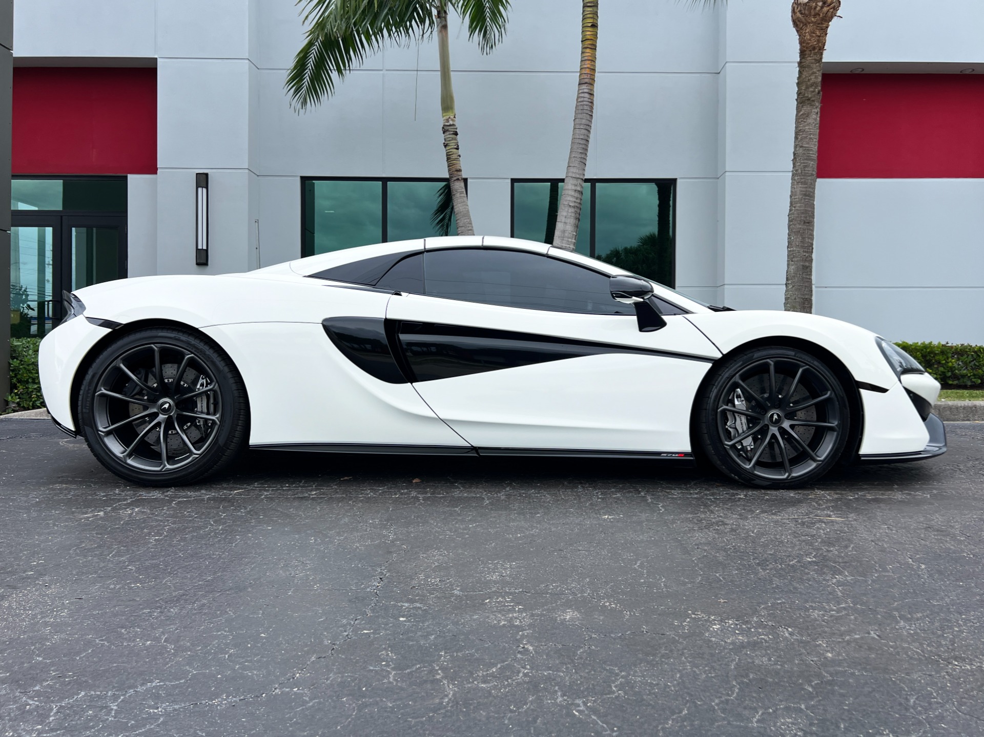 Used-2020-McLaren-570S-Spider