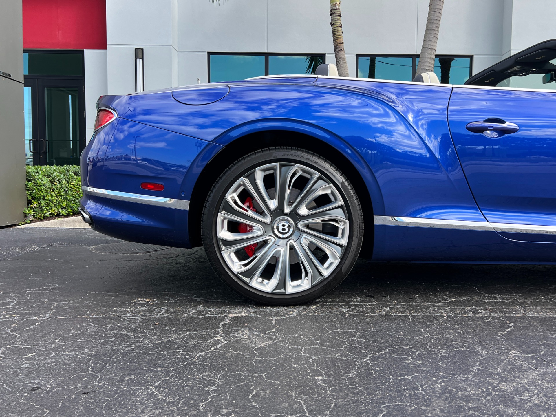 Used-2022-Bentley-Continental-GTC-V8