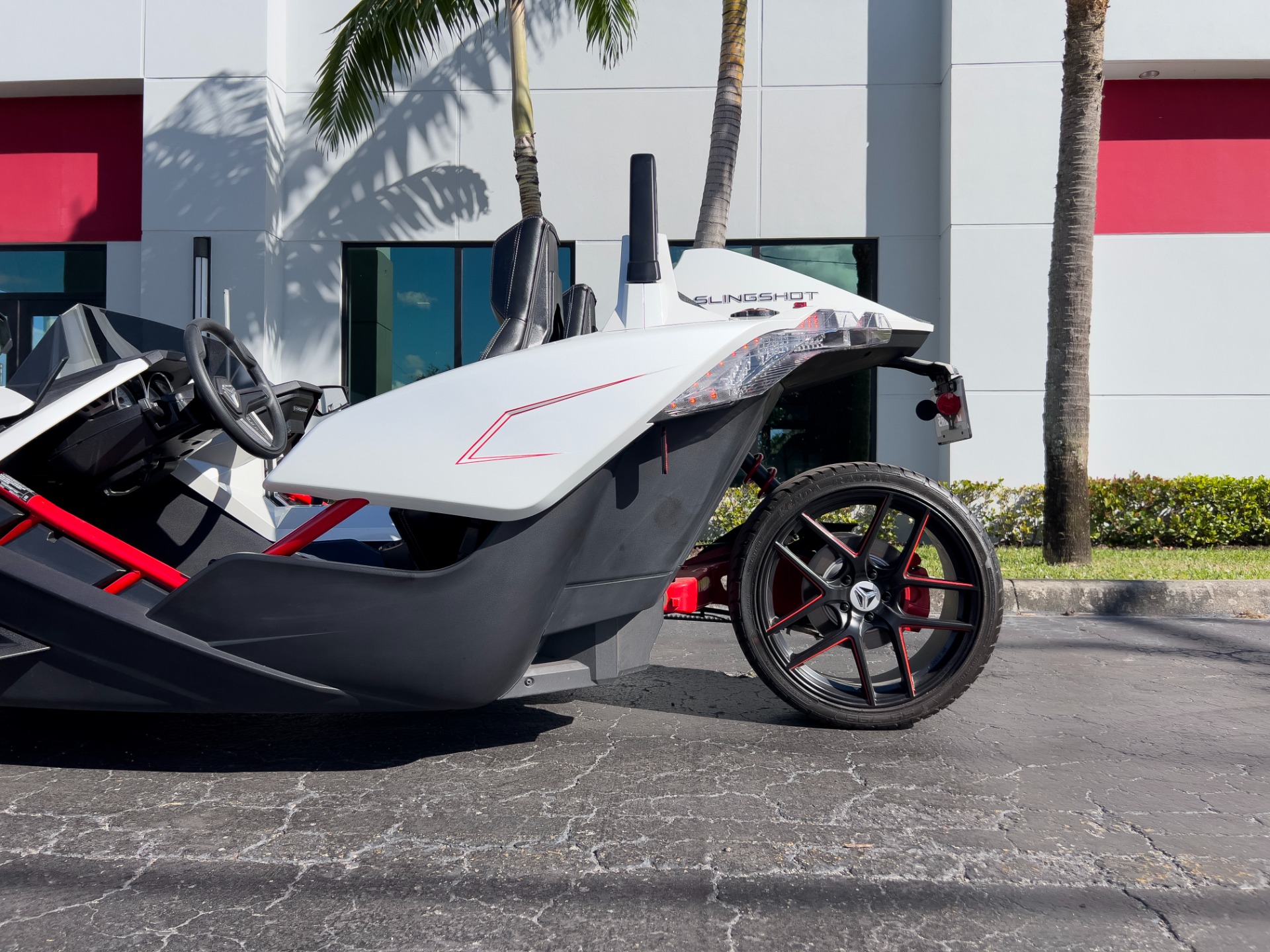 Used-2016-Polaris-Slingshot-SL-LE