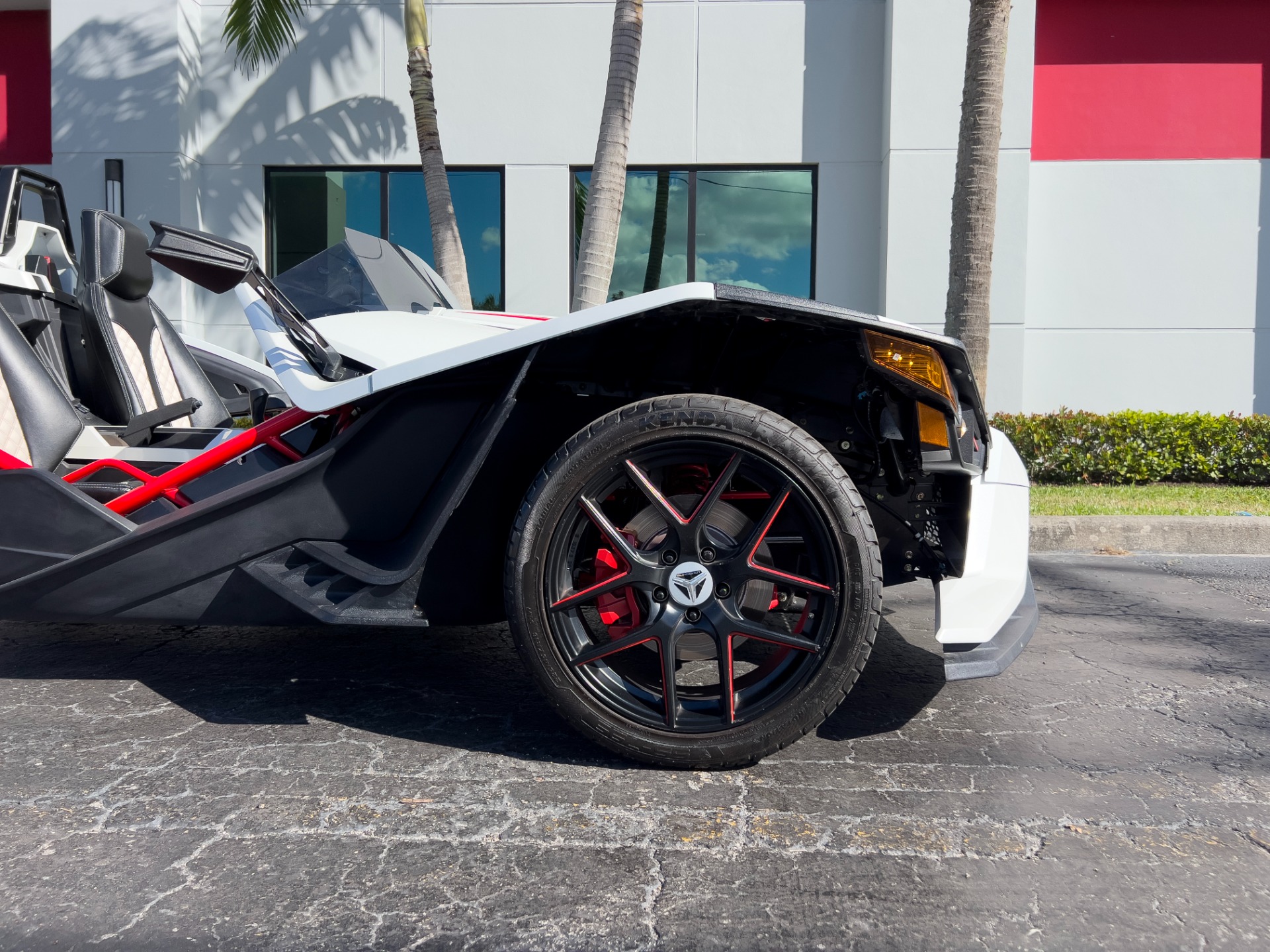 Used-2016-Polaris-Slingshot-SL-LE