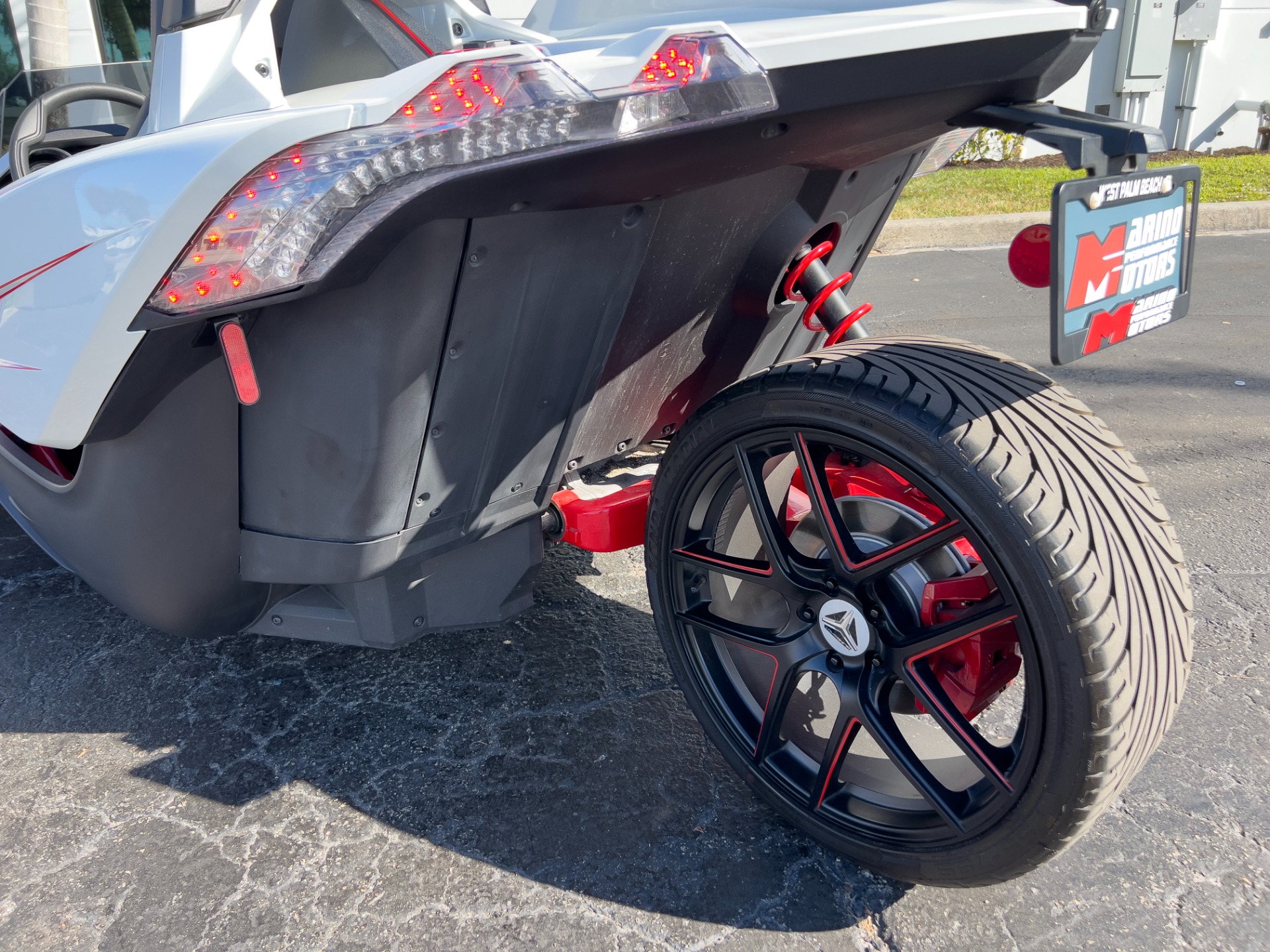 Used-2016-Polaris-Slingshot-SL-LE