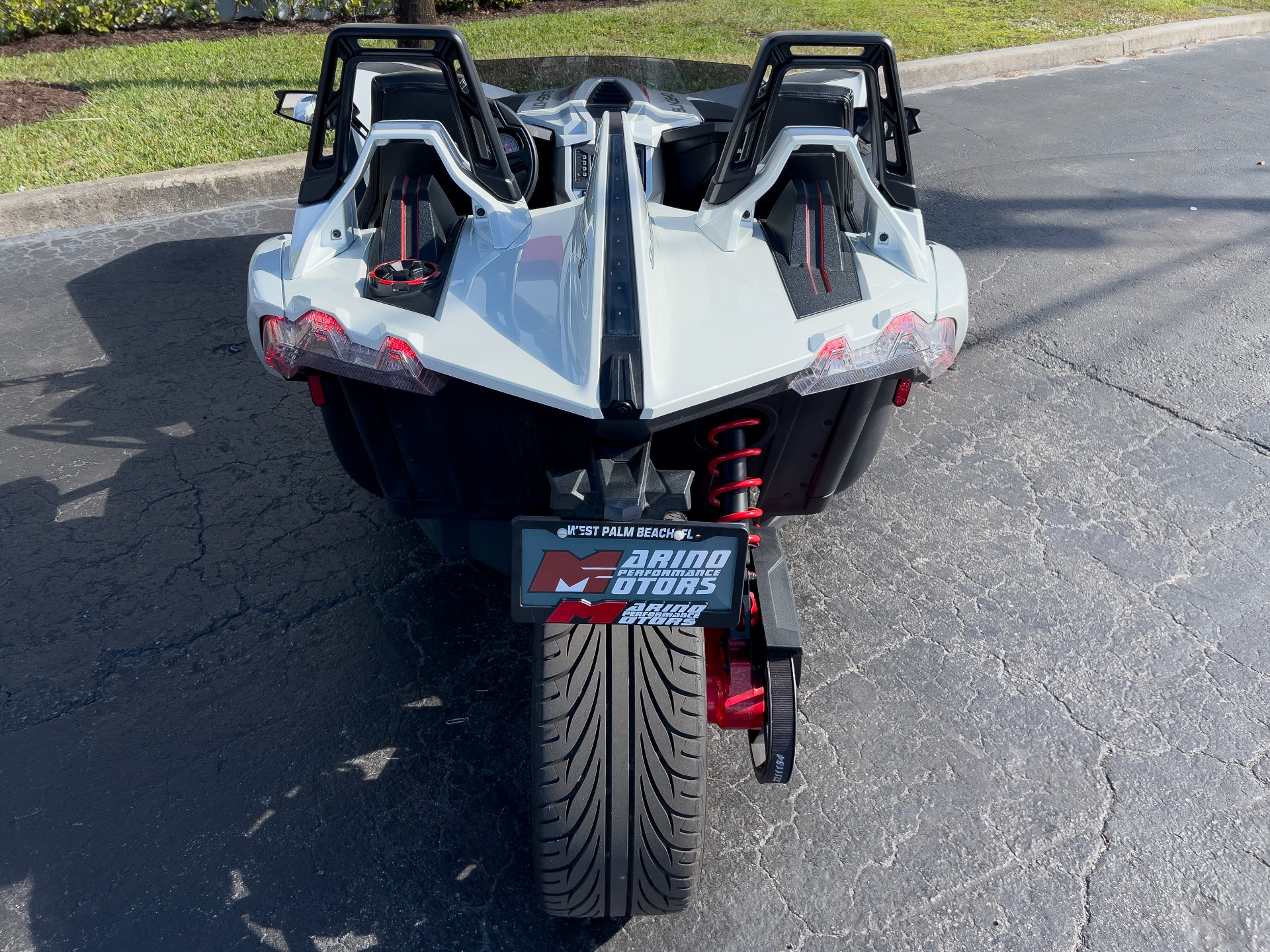 Used-2016-Polaris-Slingshot-SL-LE