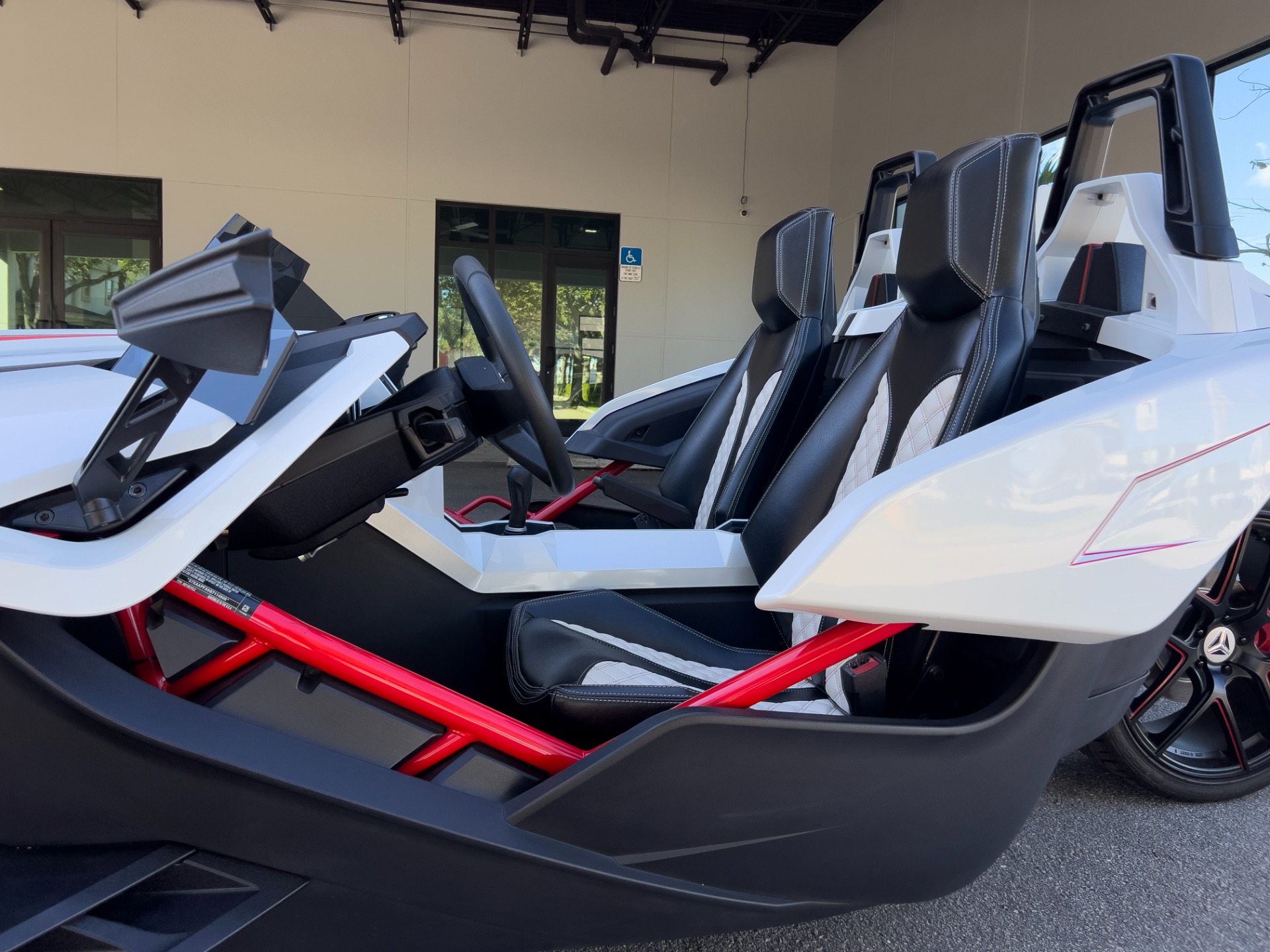 Used-2016-Polaris-Slingshot-SL-LE