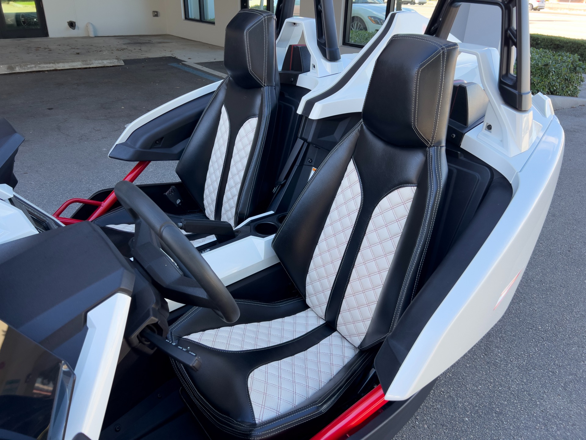 Used-2016-Polaris-Slingshot-SL-LE