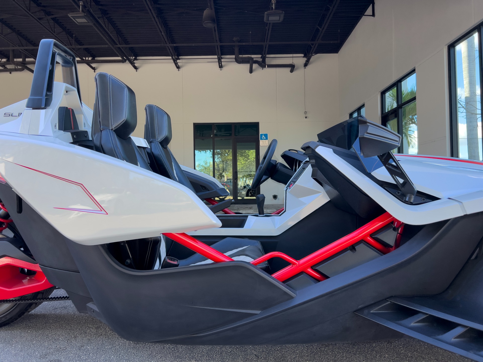 Used-2016-Polaris-Slingshot-SL-LE