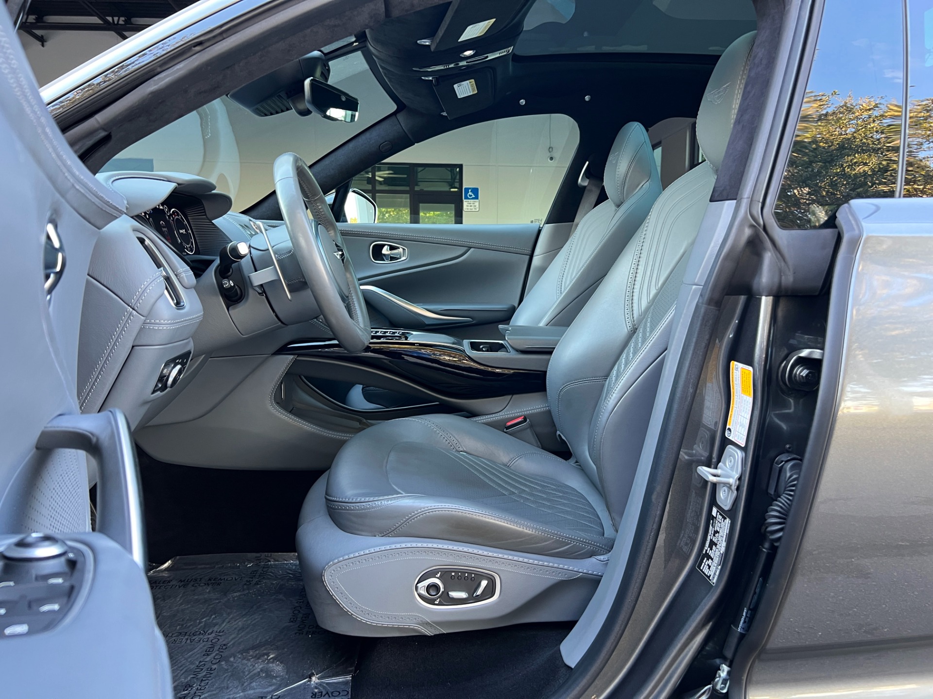 Used-2021-Aston-Martin-DBX