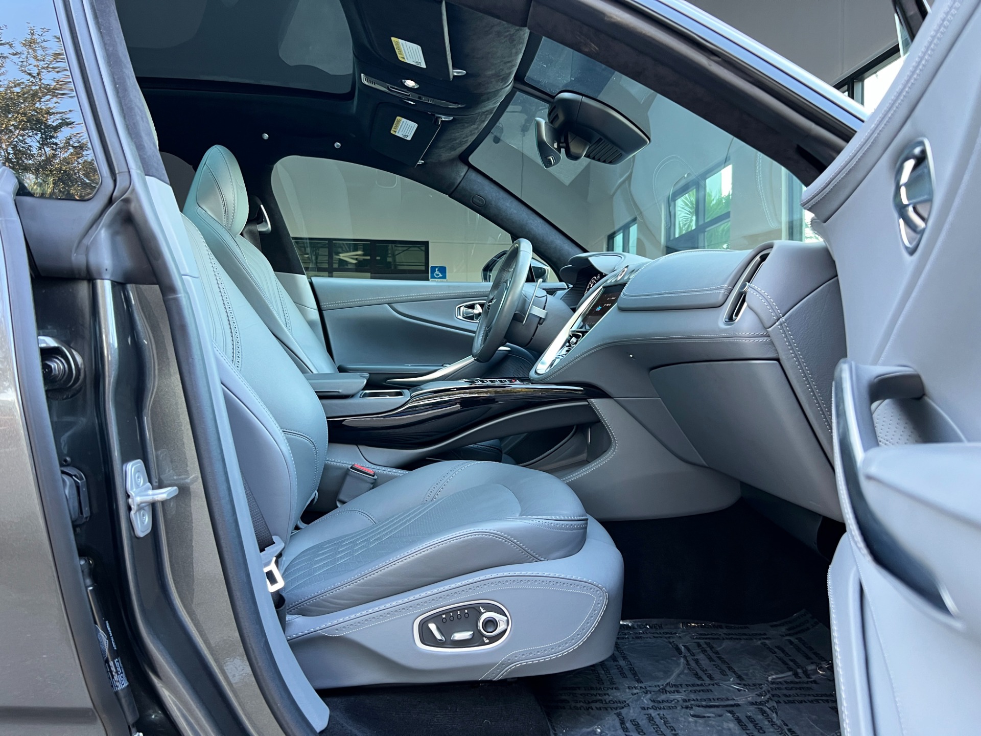 Used-2021-Aston-Martin-DBX