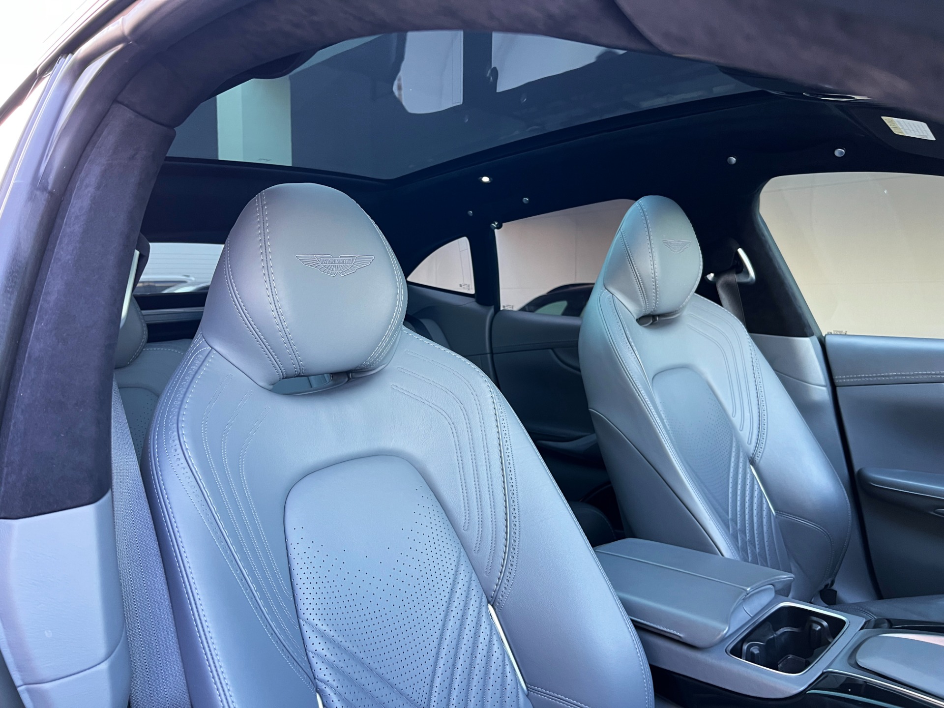 Used-2021-Aston-Martin-DBX