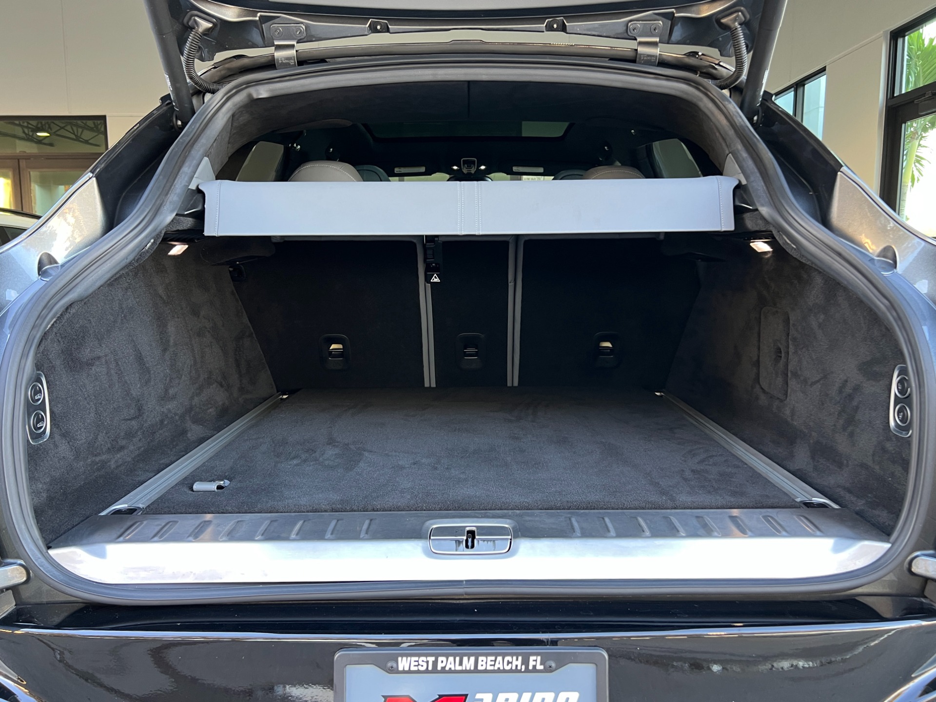 Used-2021-Aston-Martin-DBX