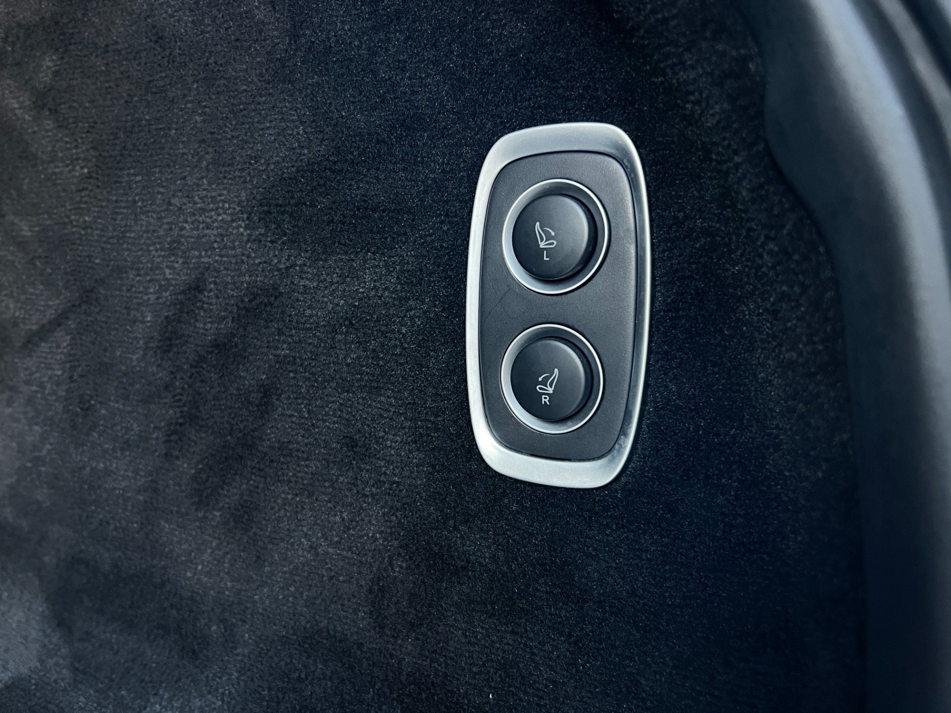 Used-2021-Aston-Martin-DBX