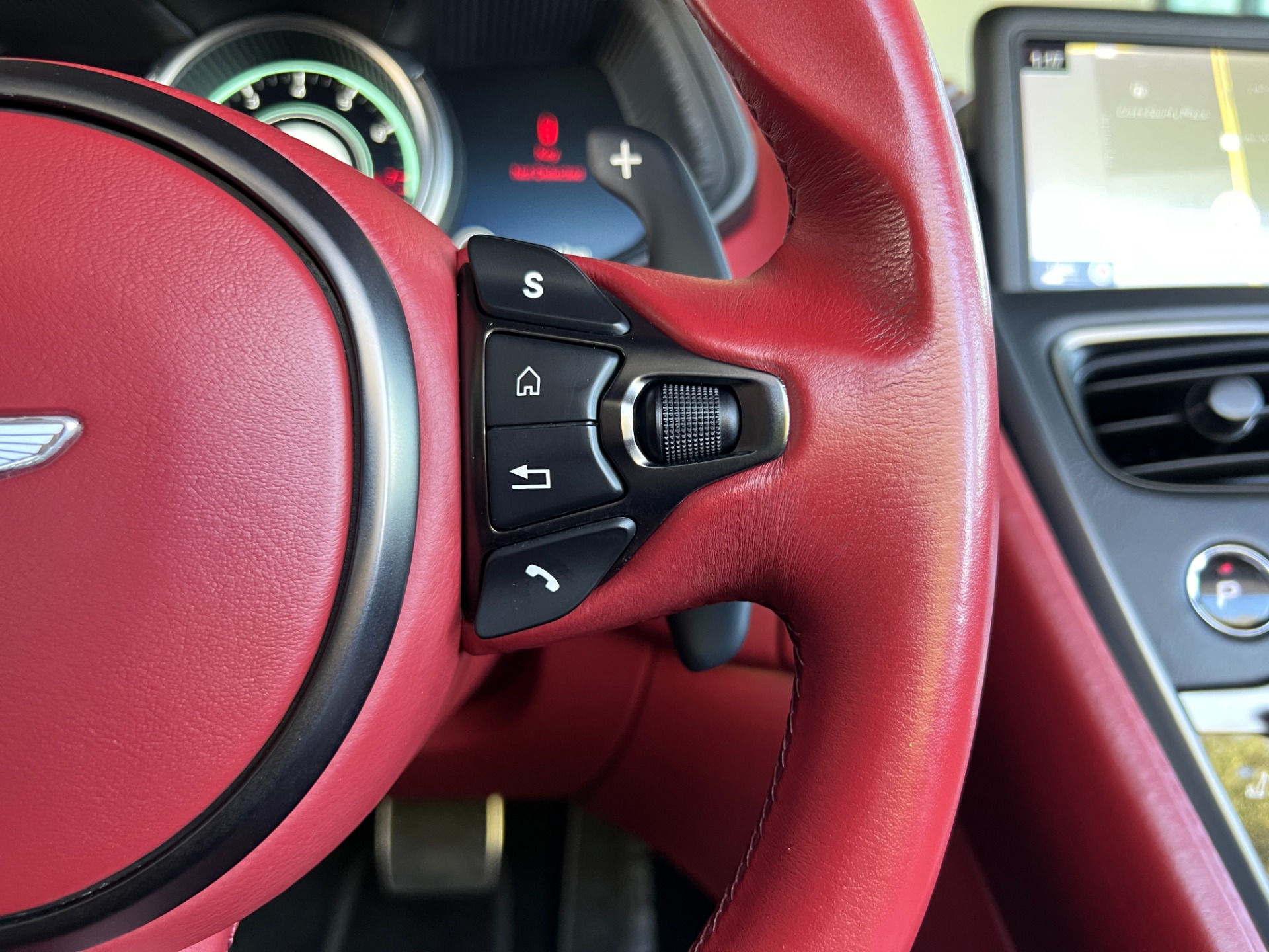 Used-2019-Aston-Martin-DB11-Volante
