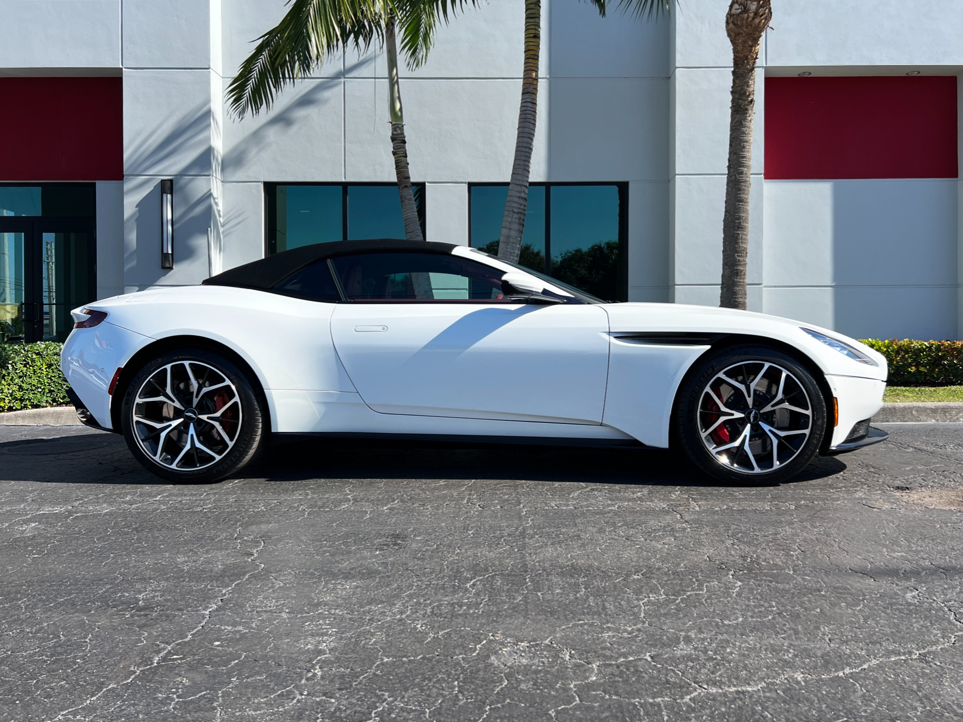 Used-2019-Aston-Martin-DB11-Volante