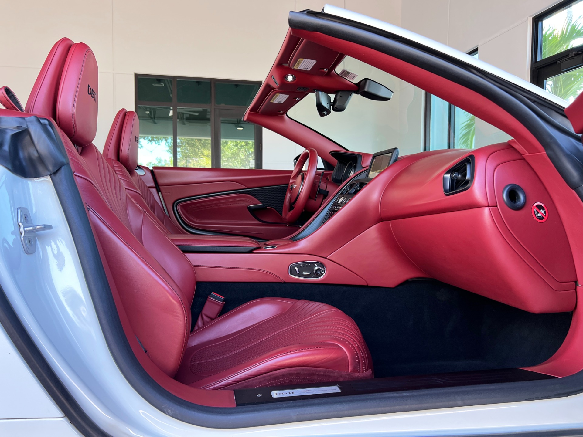 Used-2019-Aston-Martin-DB11-Volante