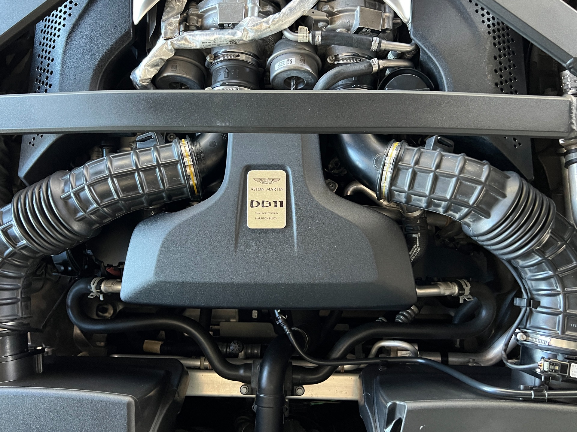 Used-2019-Aston-Martin-DB11-Volante