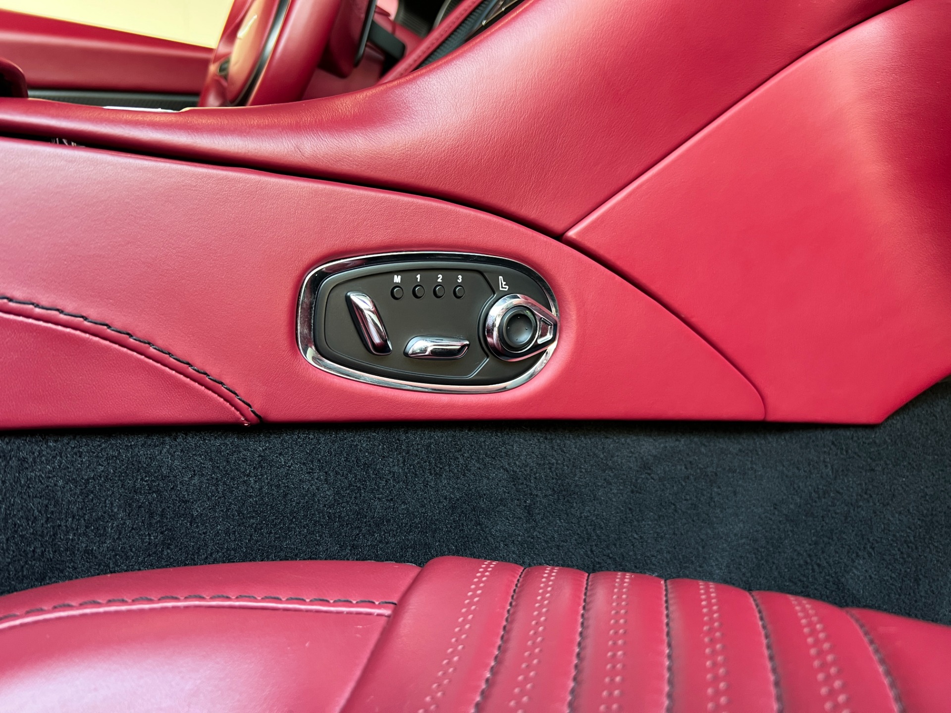 Used-2019-Aston-Martin-DB11-Volante