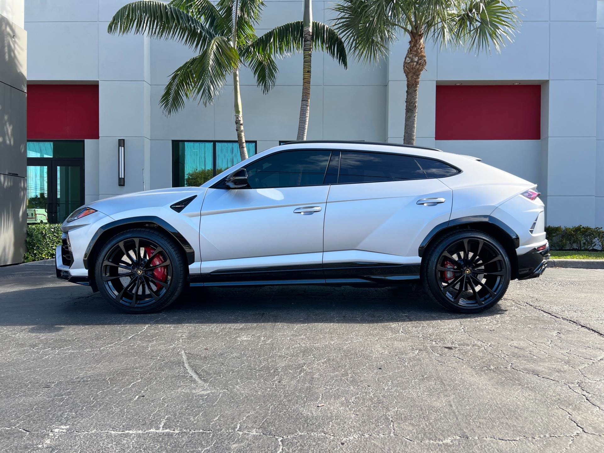 Used-2022-Lamborghini-Urus