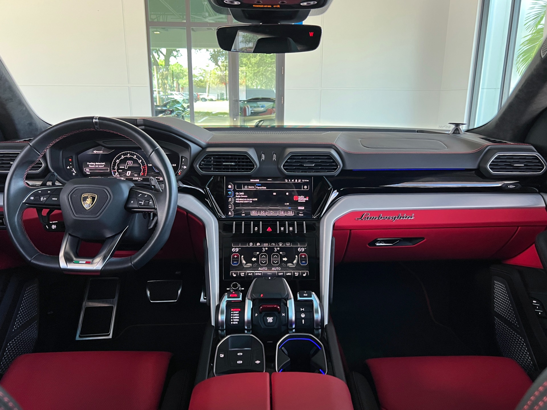 Used-2022-Lamborghini-Urus