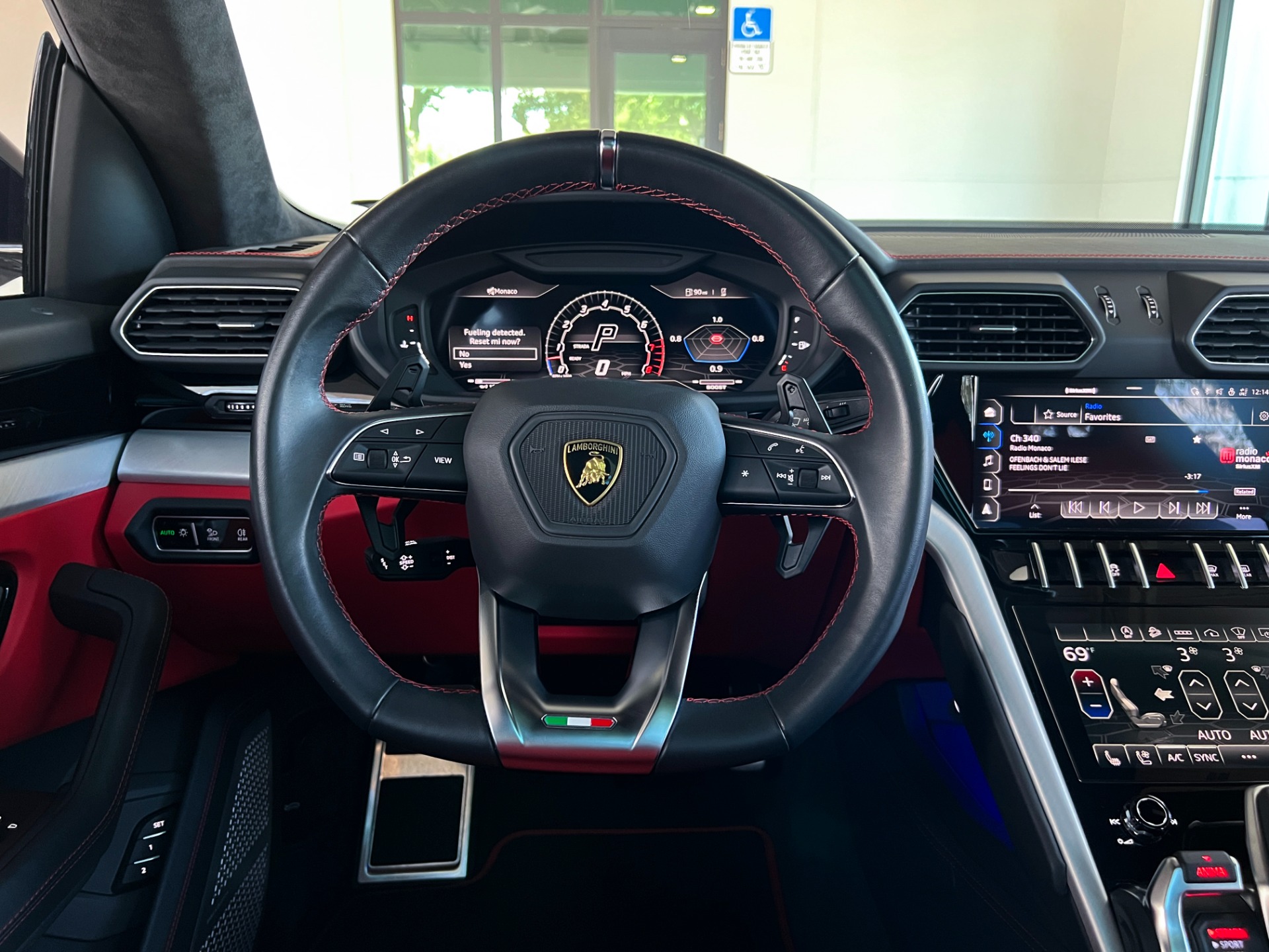 Used-2022-Lamborghini-Urus