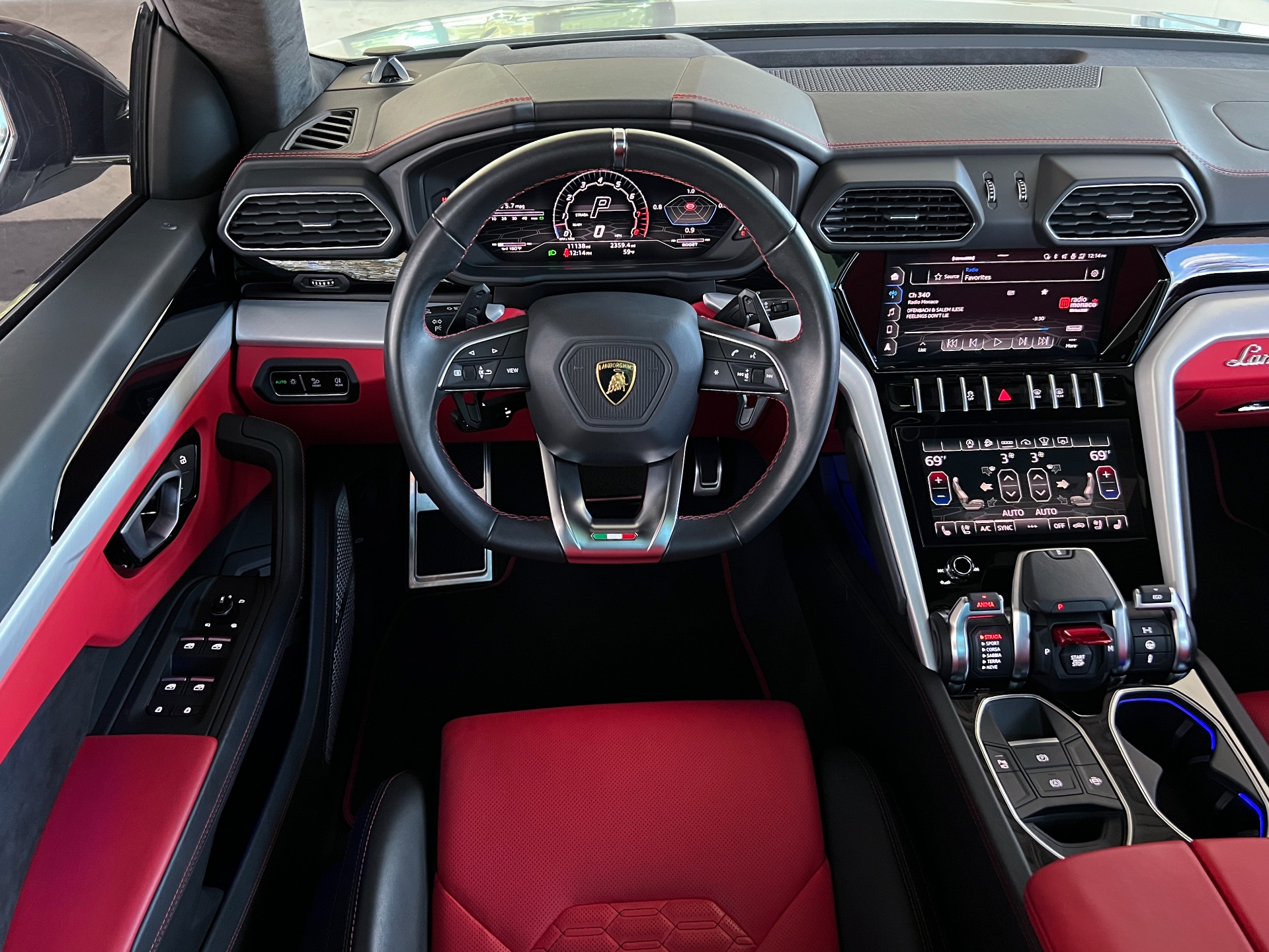 Used-2022-Lamborghini-Urus
