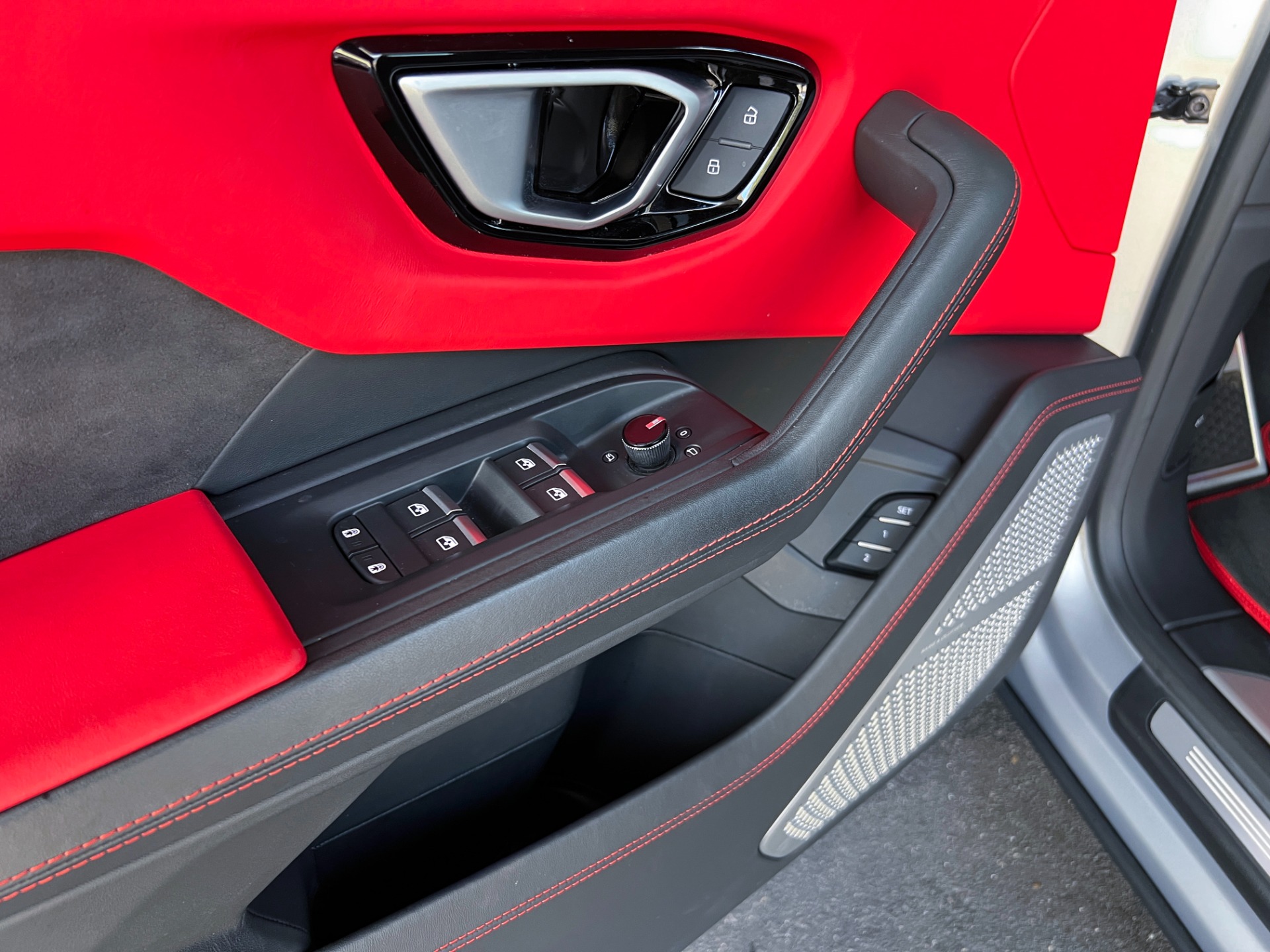 Used-2022-Lamborghini-Urus