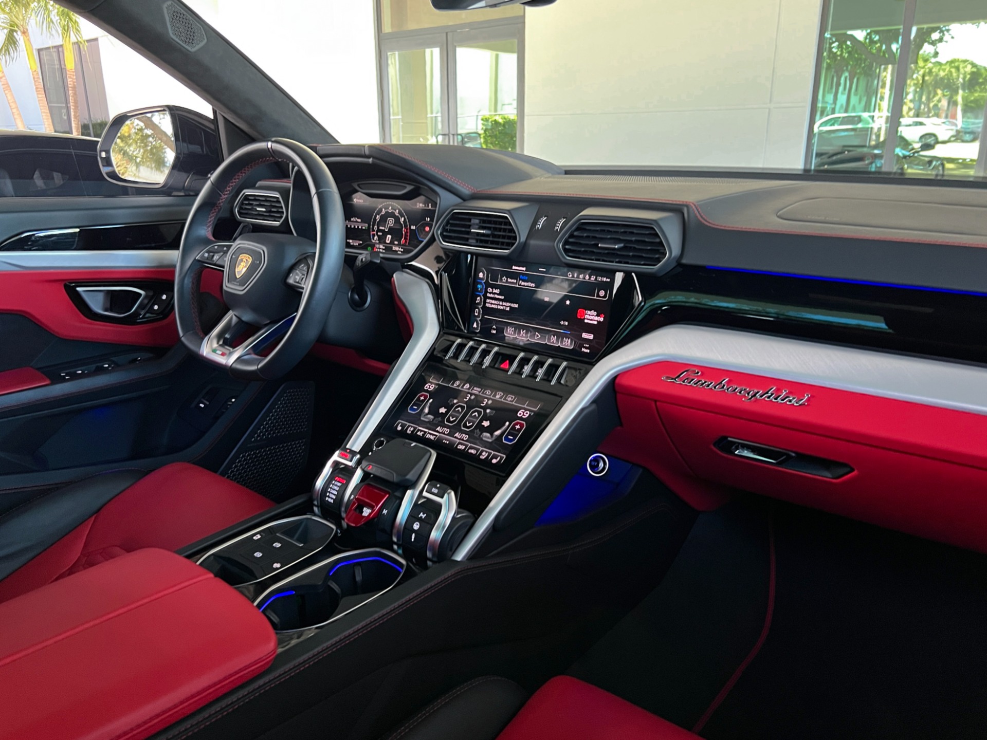 Used-2022-Lamborghini-Urus