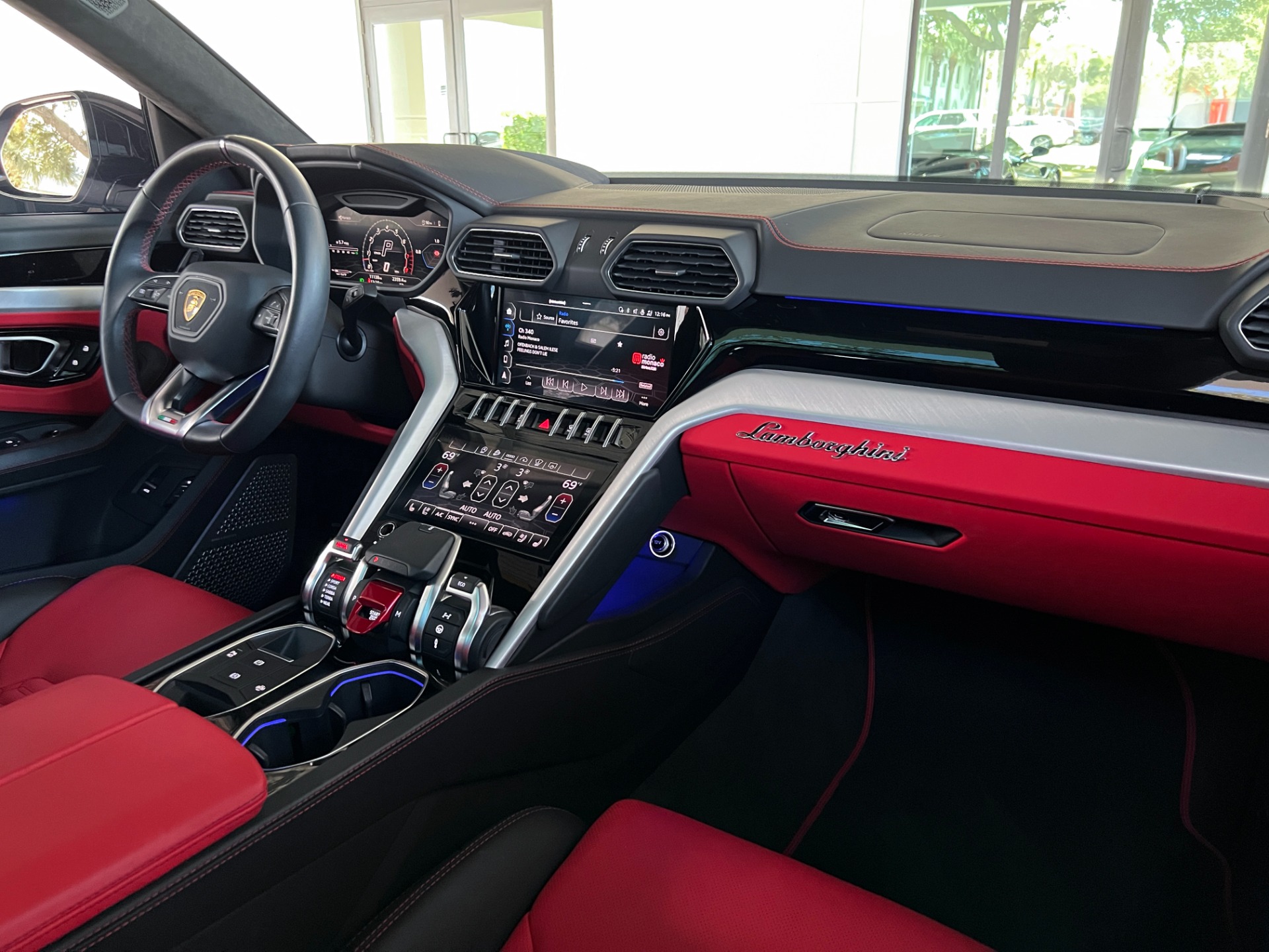 Used-2022-Lamborghini-Urus