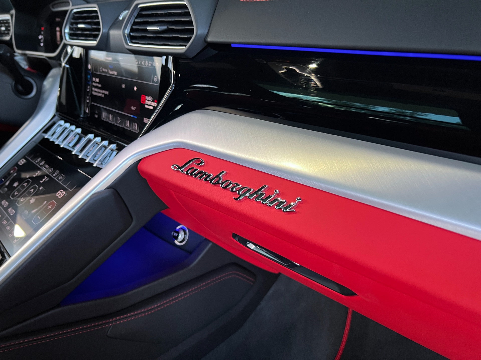 Used-2022-Lamborghini-Urus