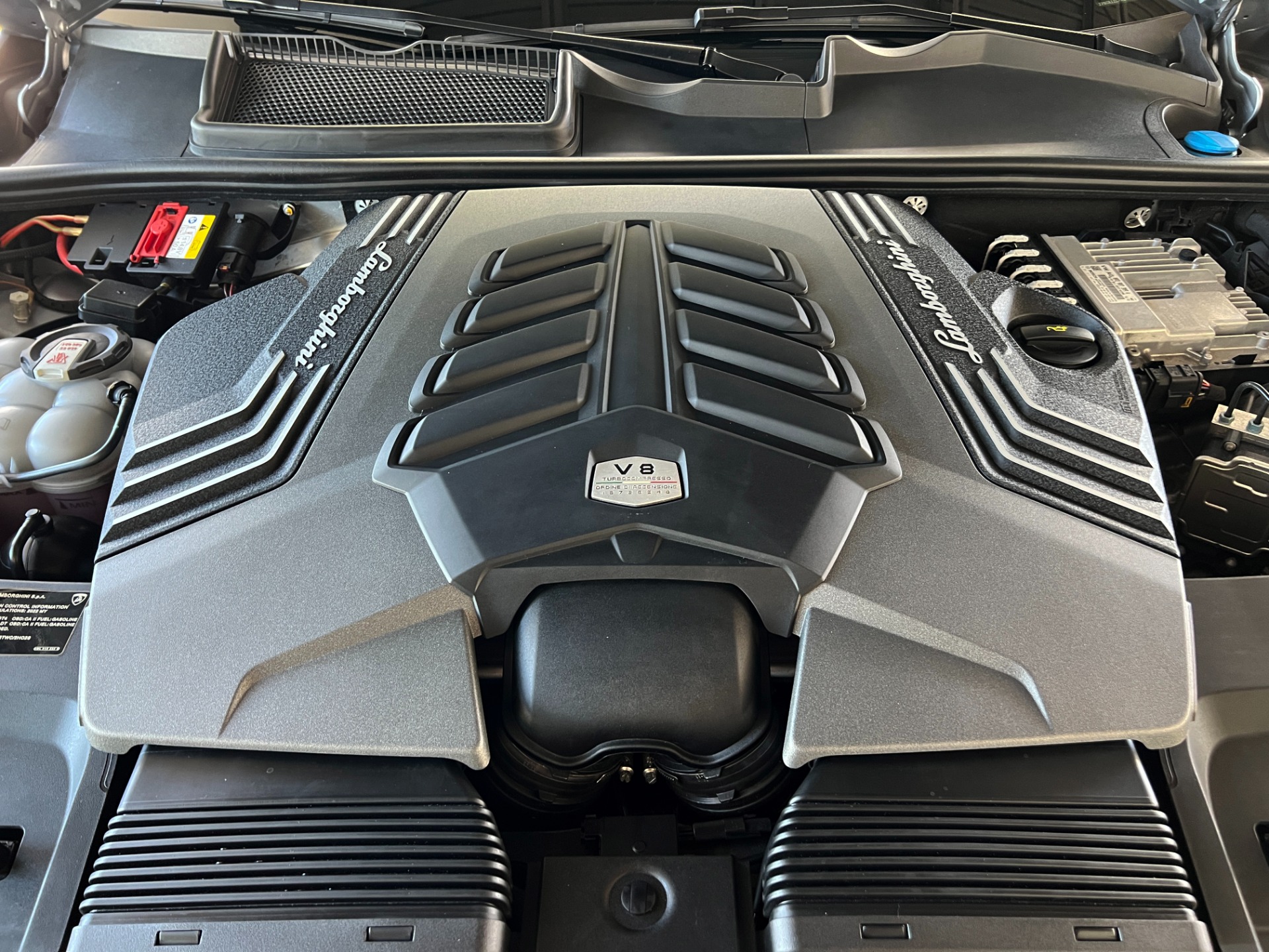Used-2022-Lamborghini-Urus