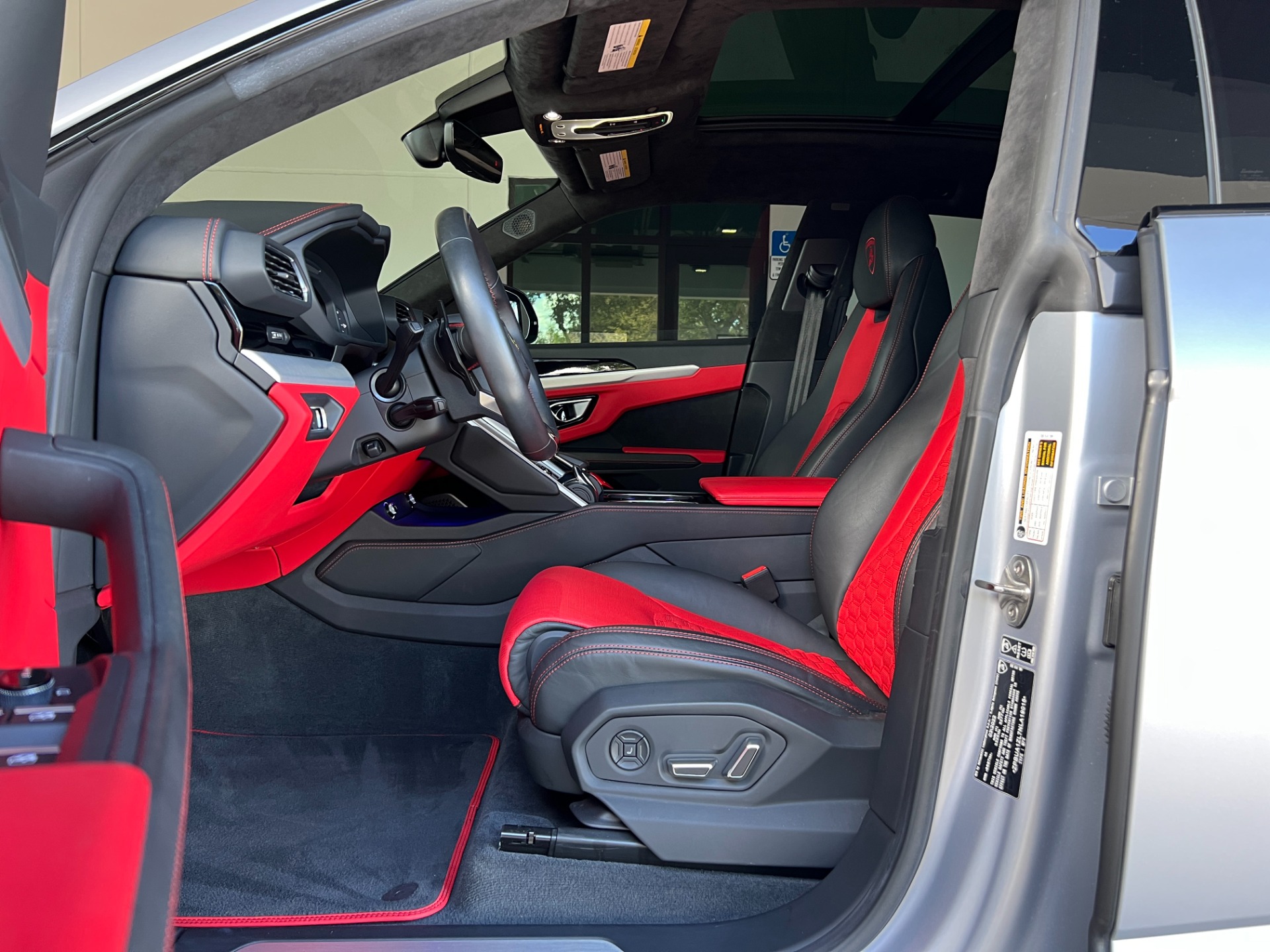 Used-2022-Lamborghini-Urus