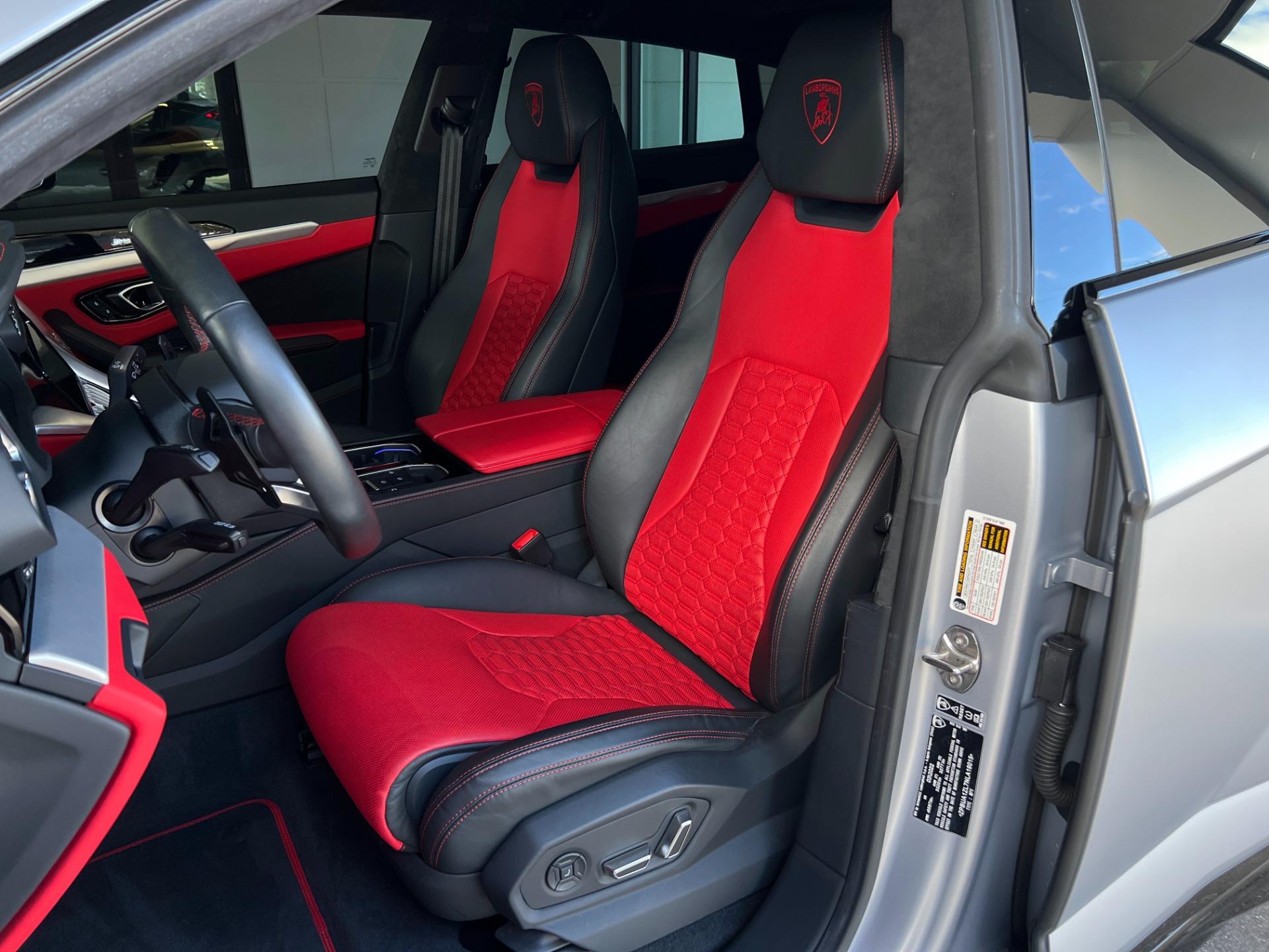 Used-2022-Lamborghini-Urus