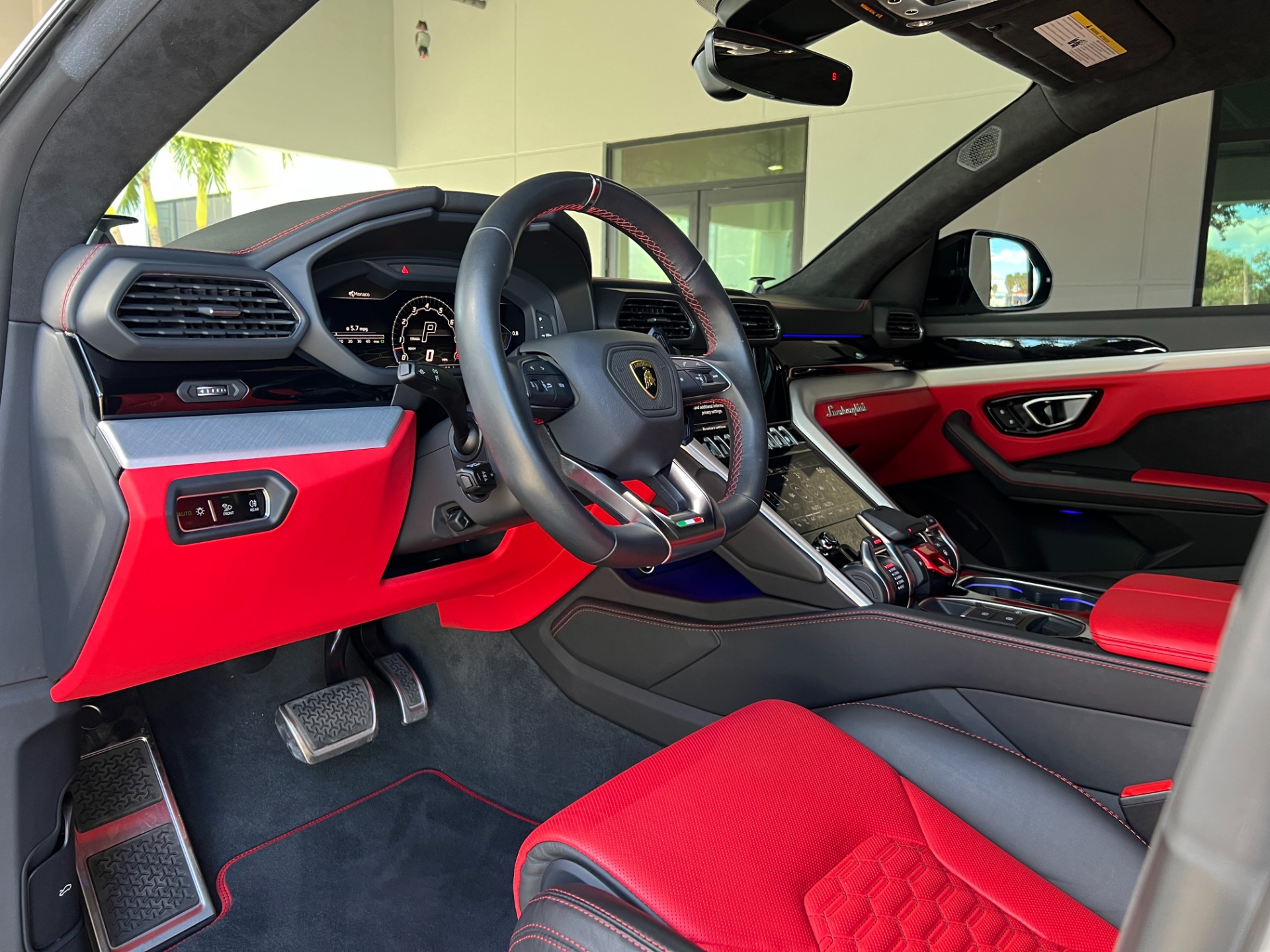 Used-2022-Lamborghini-Urus