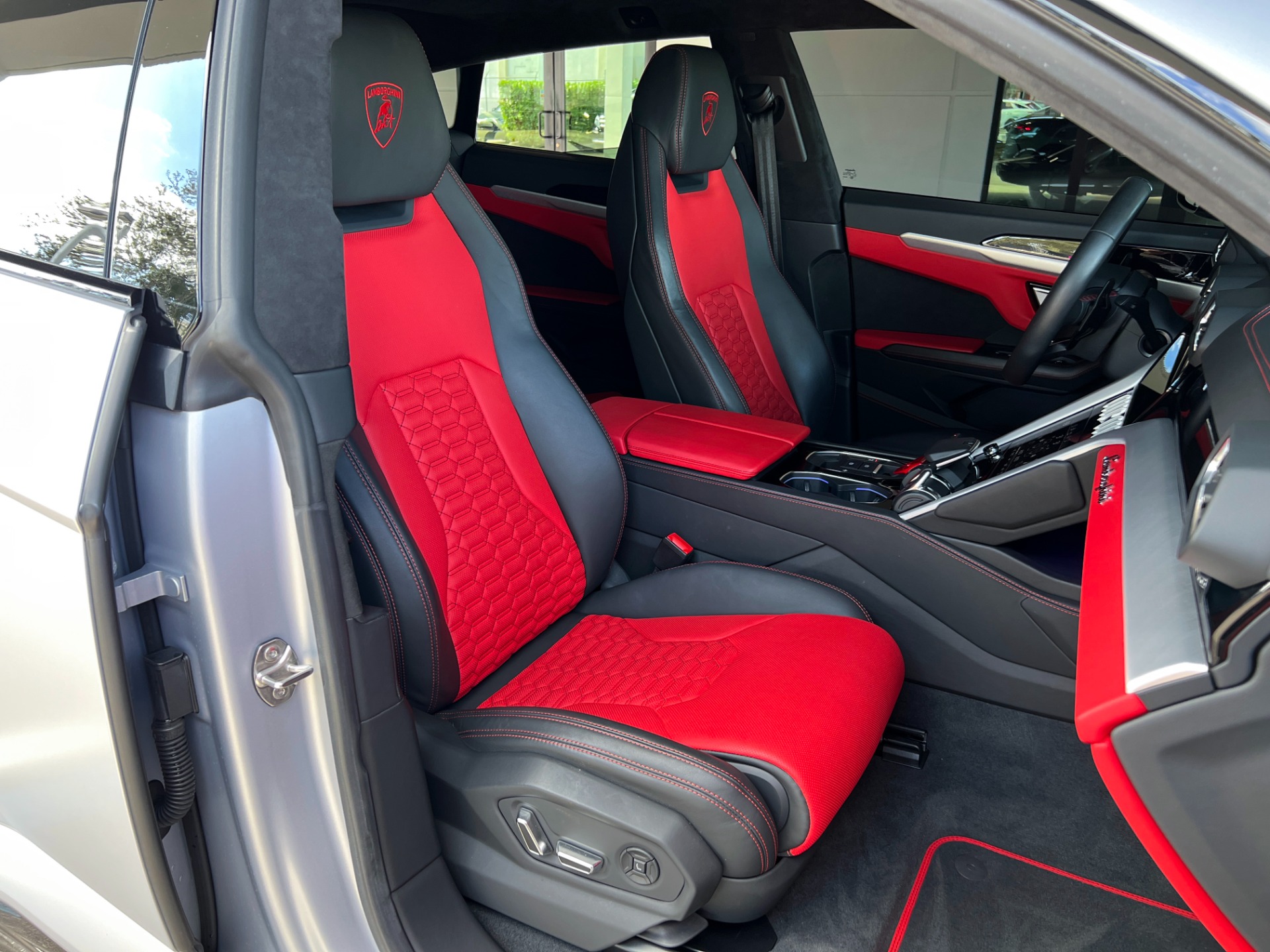 Used-2022-Lamborghini-Urus