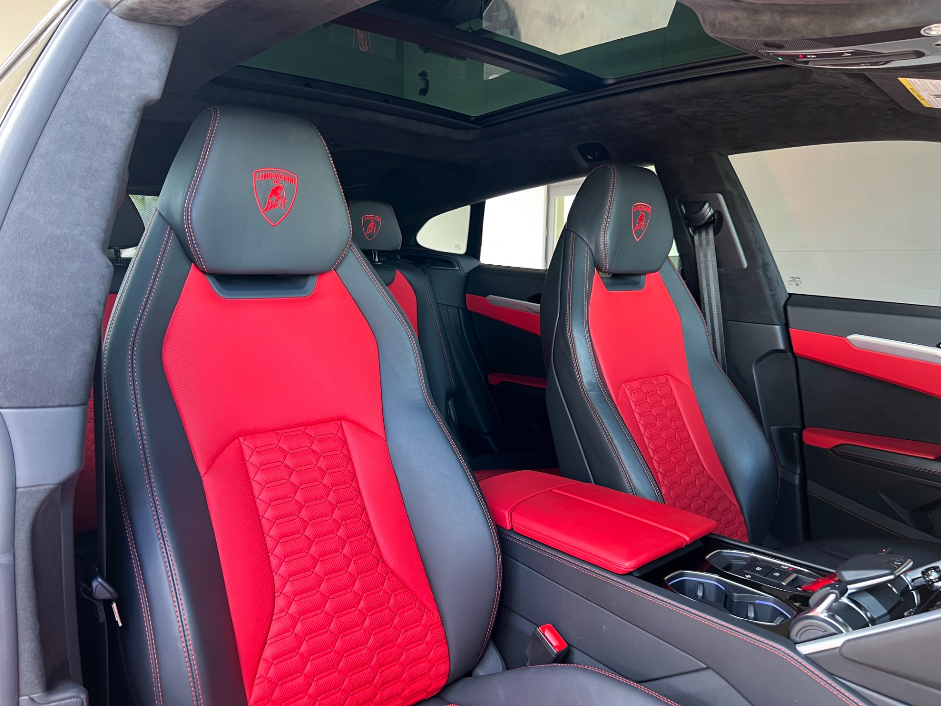 Used-2022-Lamborghini-Urus