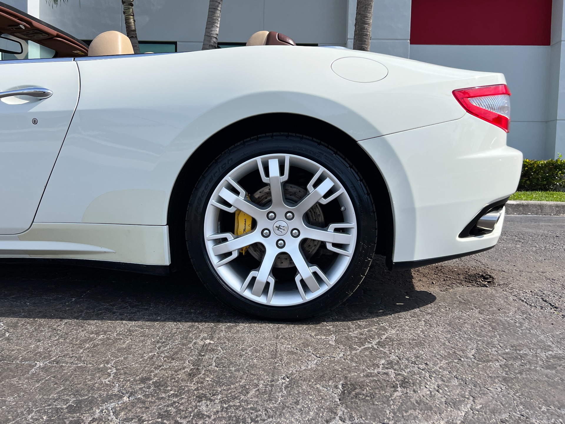 Used-2012-Maserati-GranTurismo