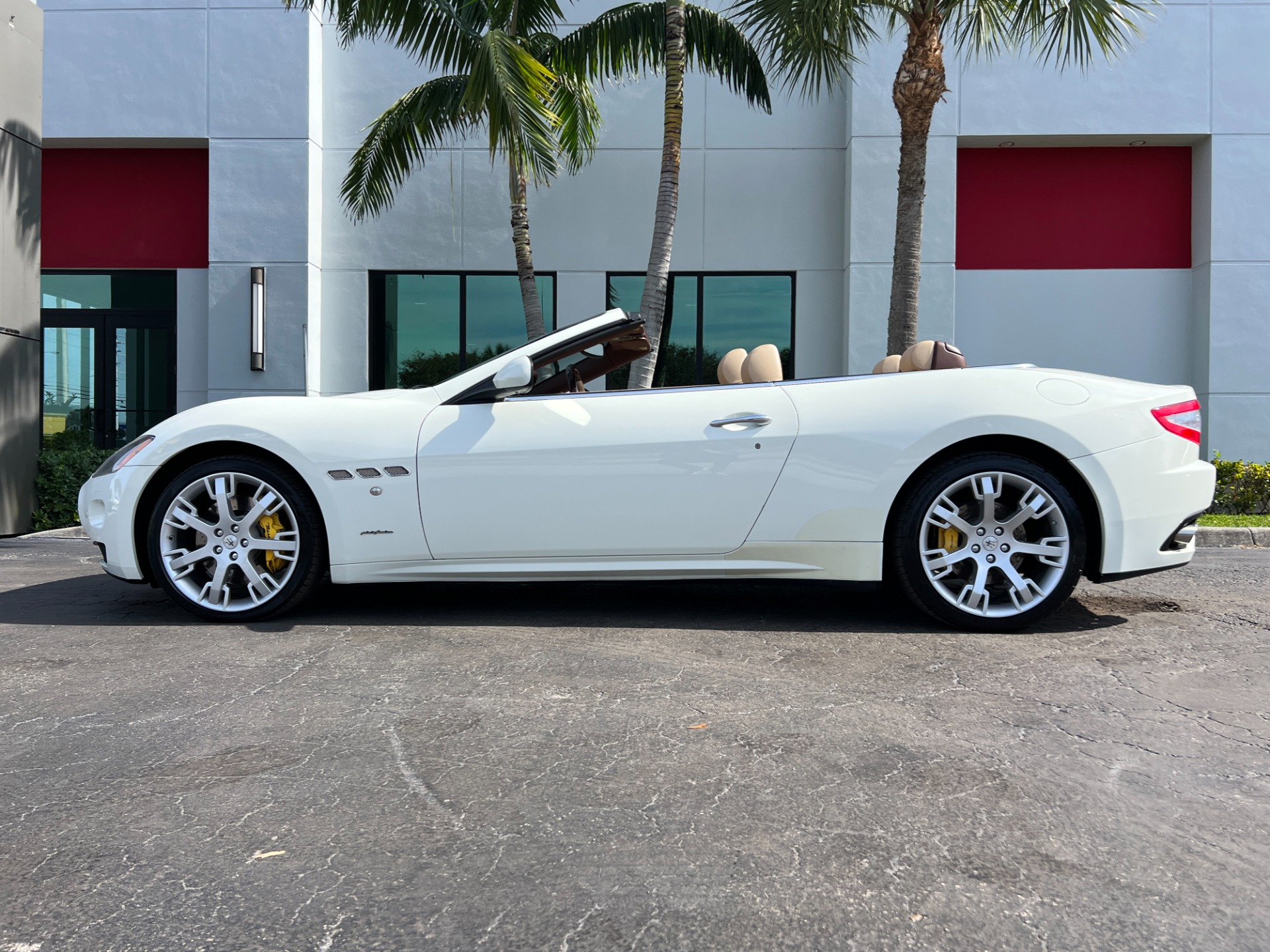 Used-2012-Maserati-GranTurismo