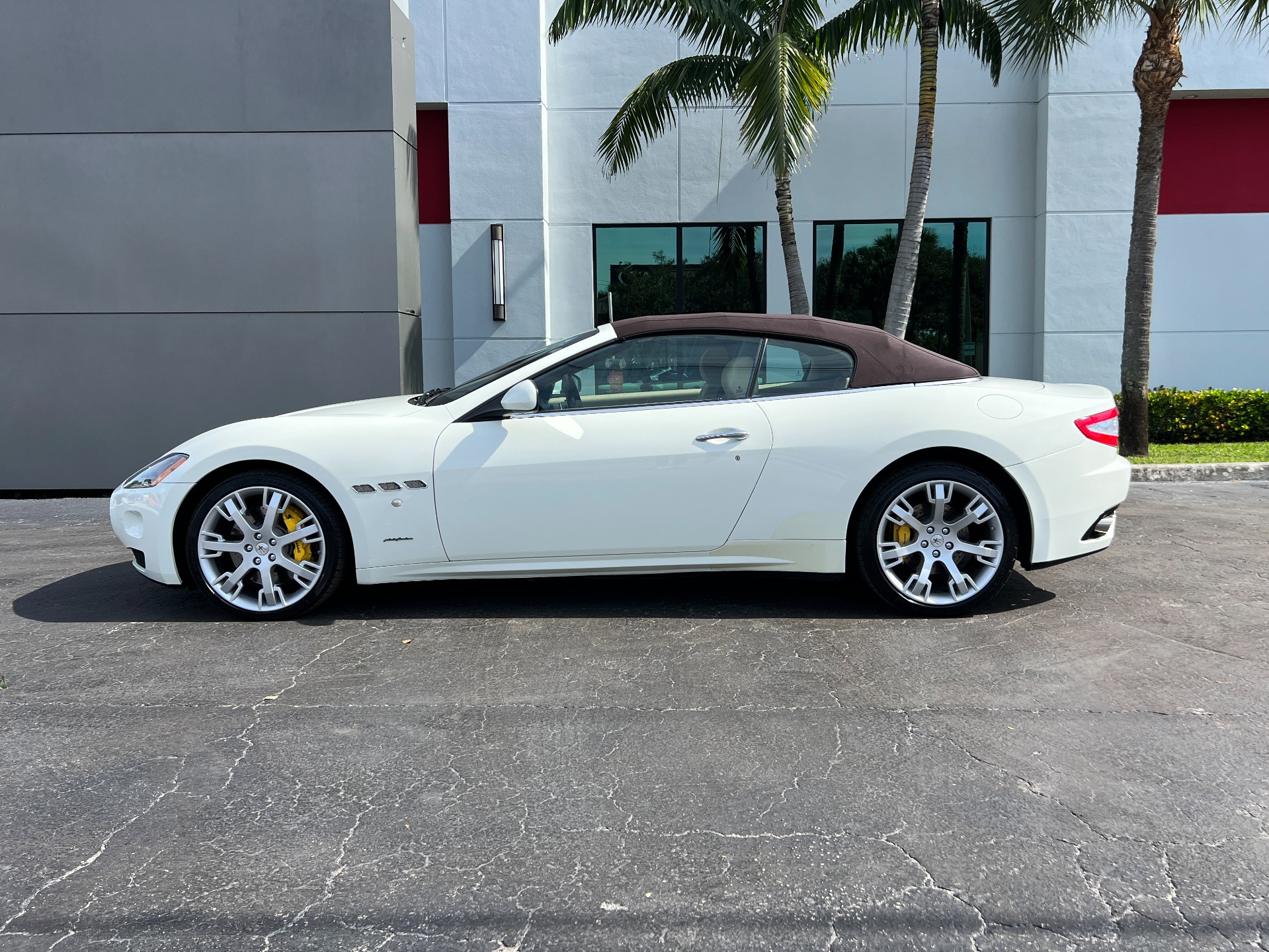 Used-2012-Maserati-GranTurismo