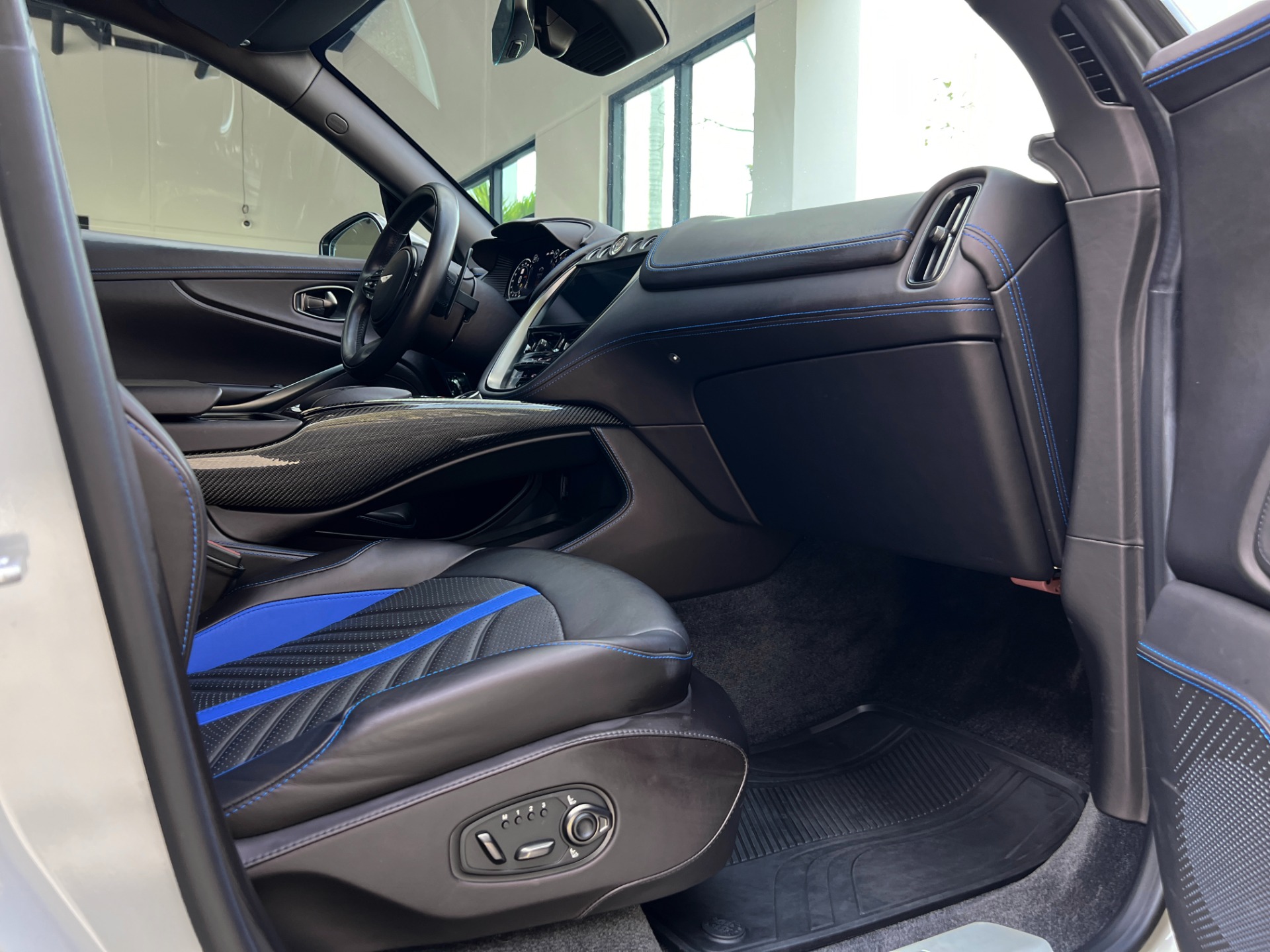 Used-2023-Aston-Martin-DBX-707